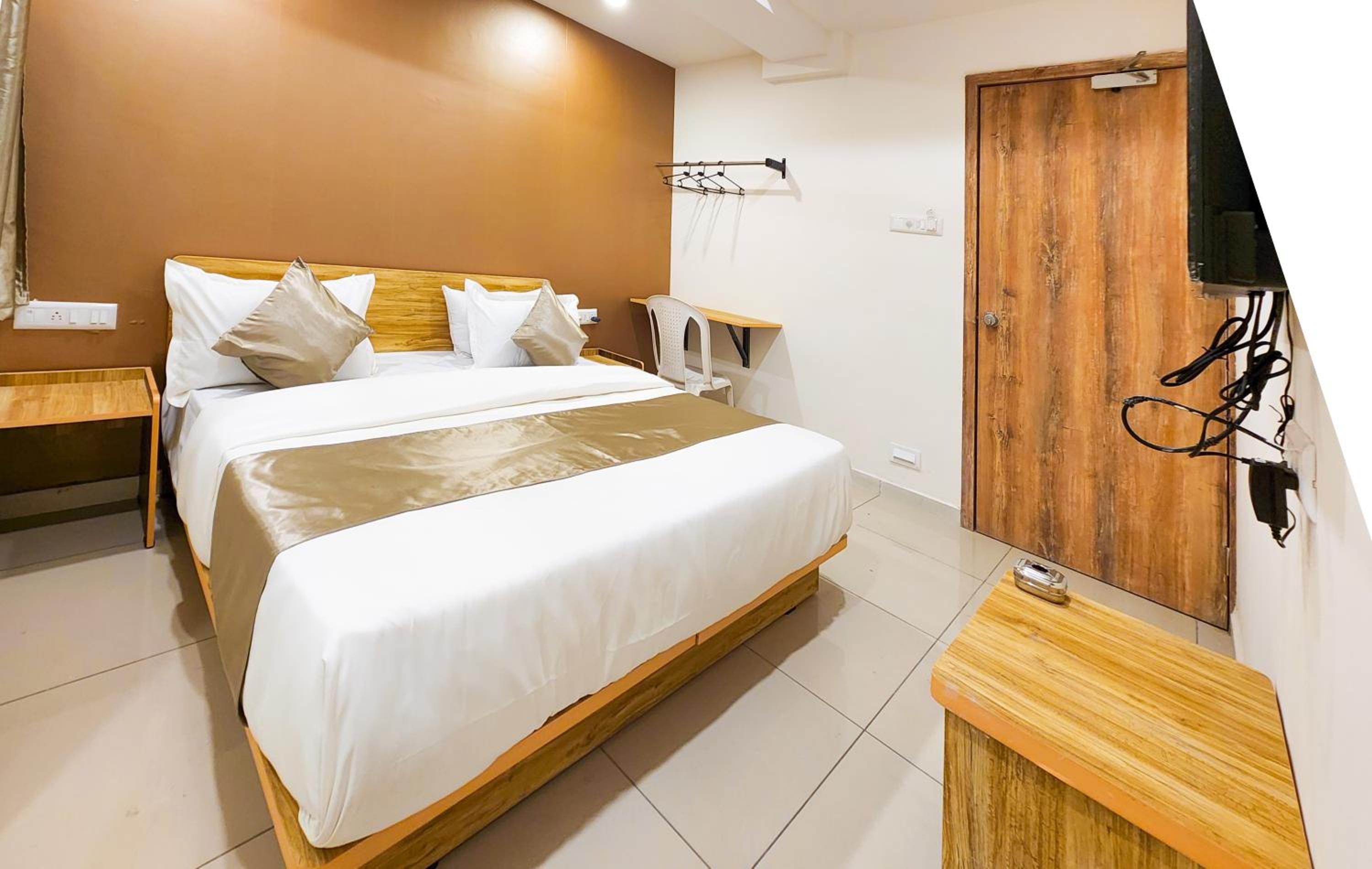 Deluxe Double Room - Photo 14