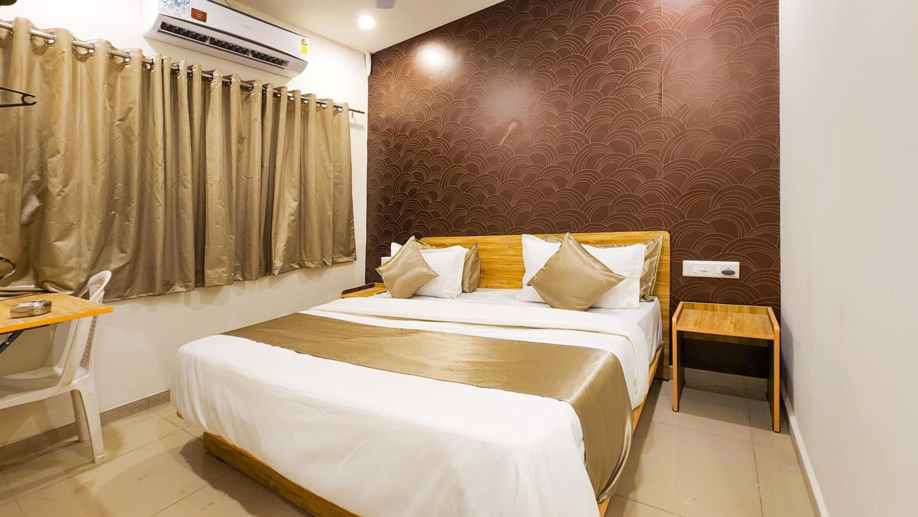Deluxe Double Room - Photo 8