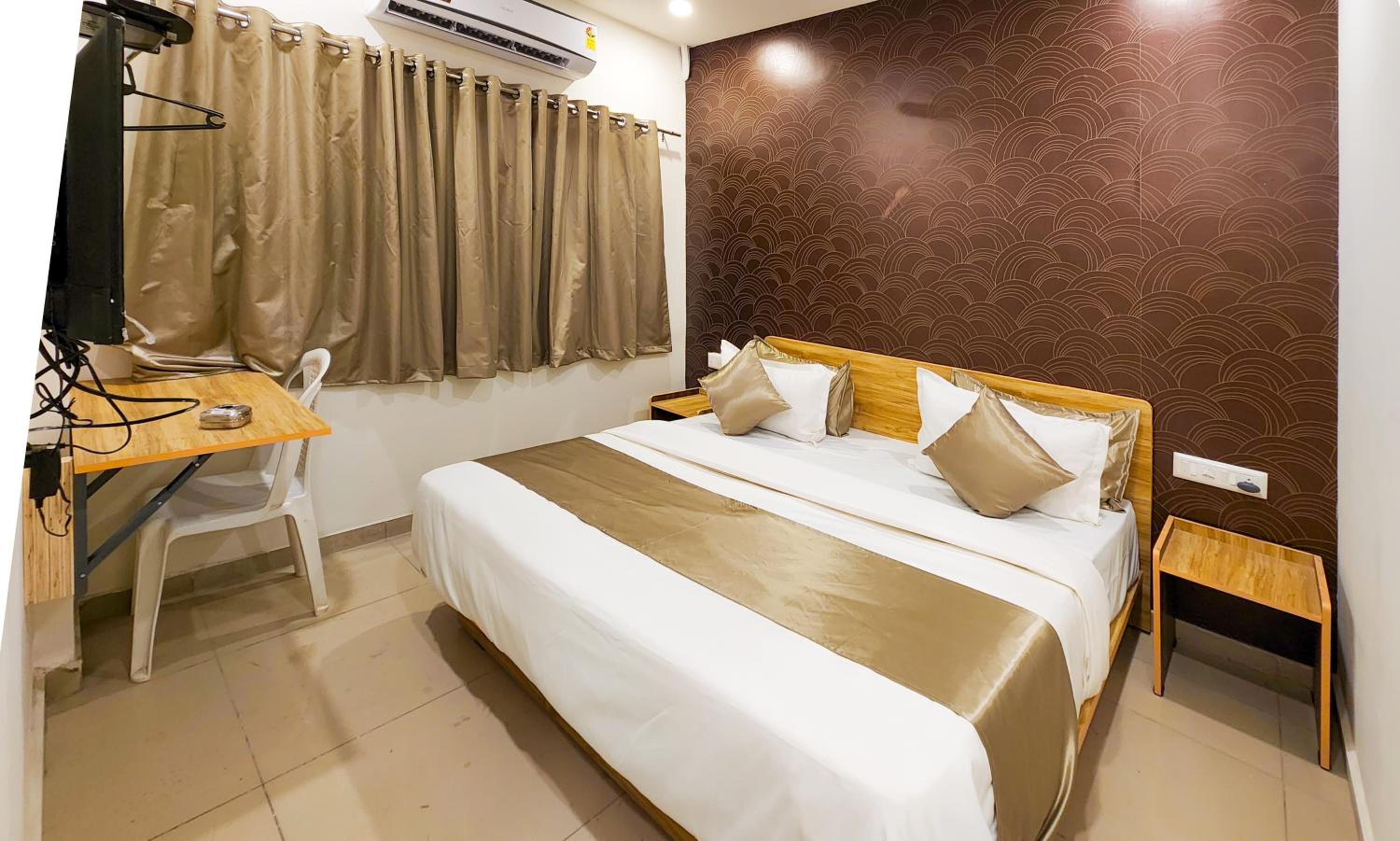 Deluxe Double Room - Photo 7