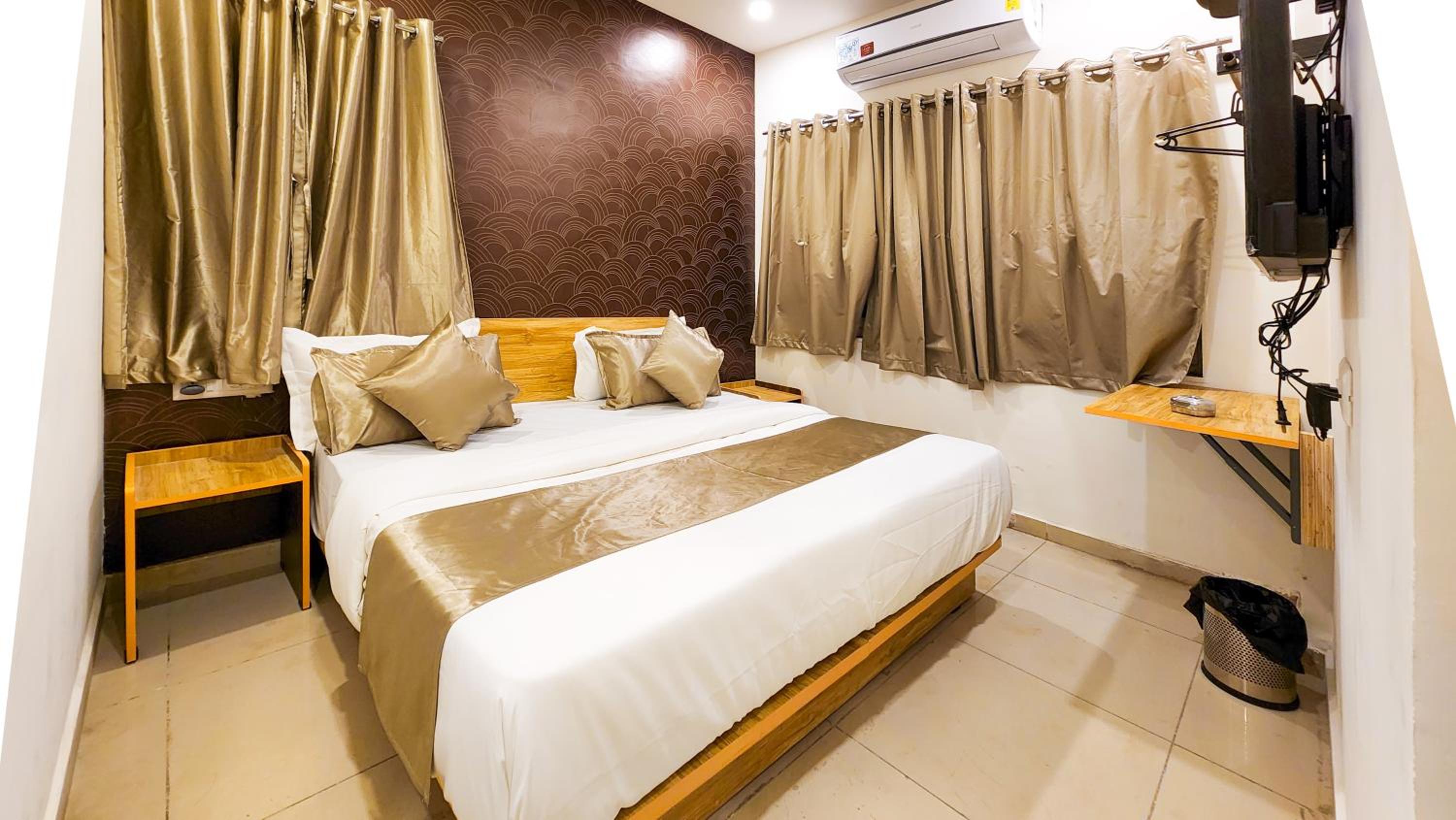 Deluxe Double Room - Photo 18