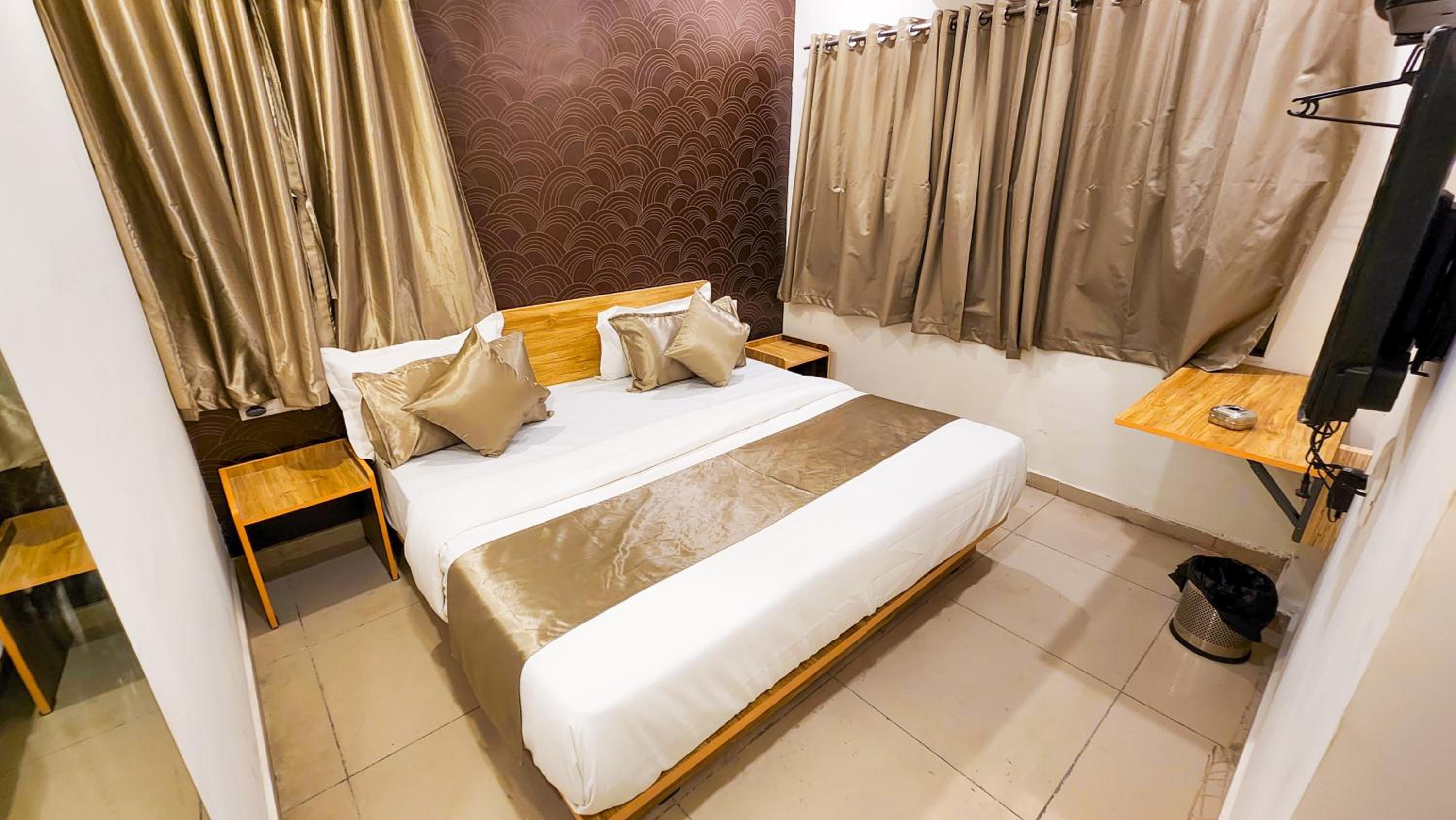 Deluxe Double Room - Photo 26