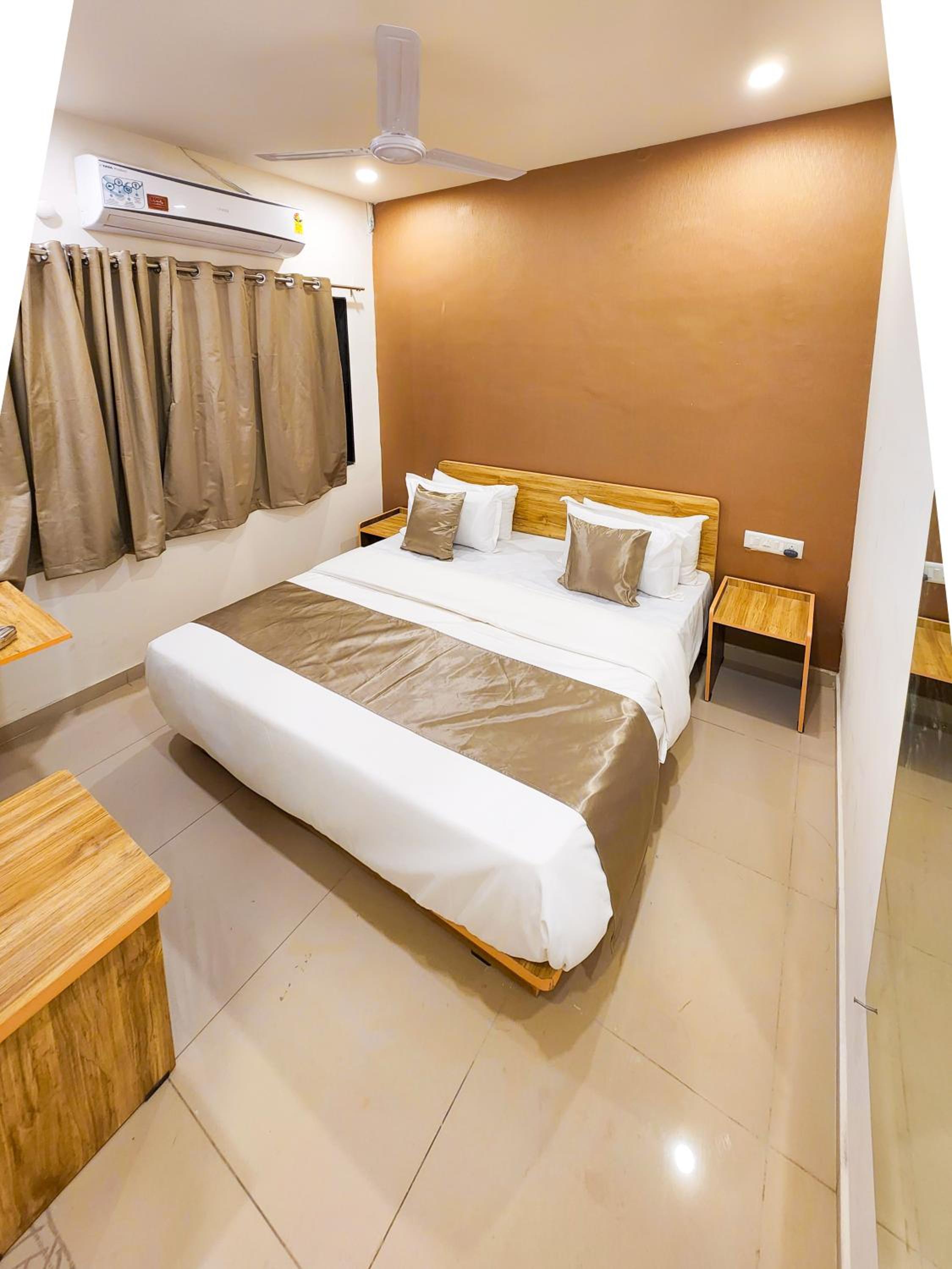 Deluxe Double Room - Photo 25