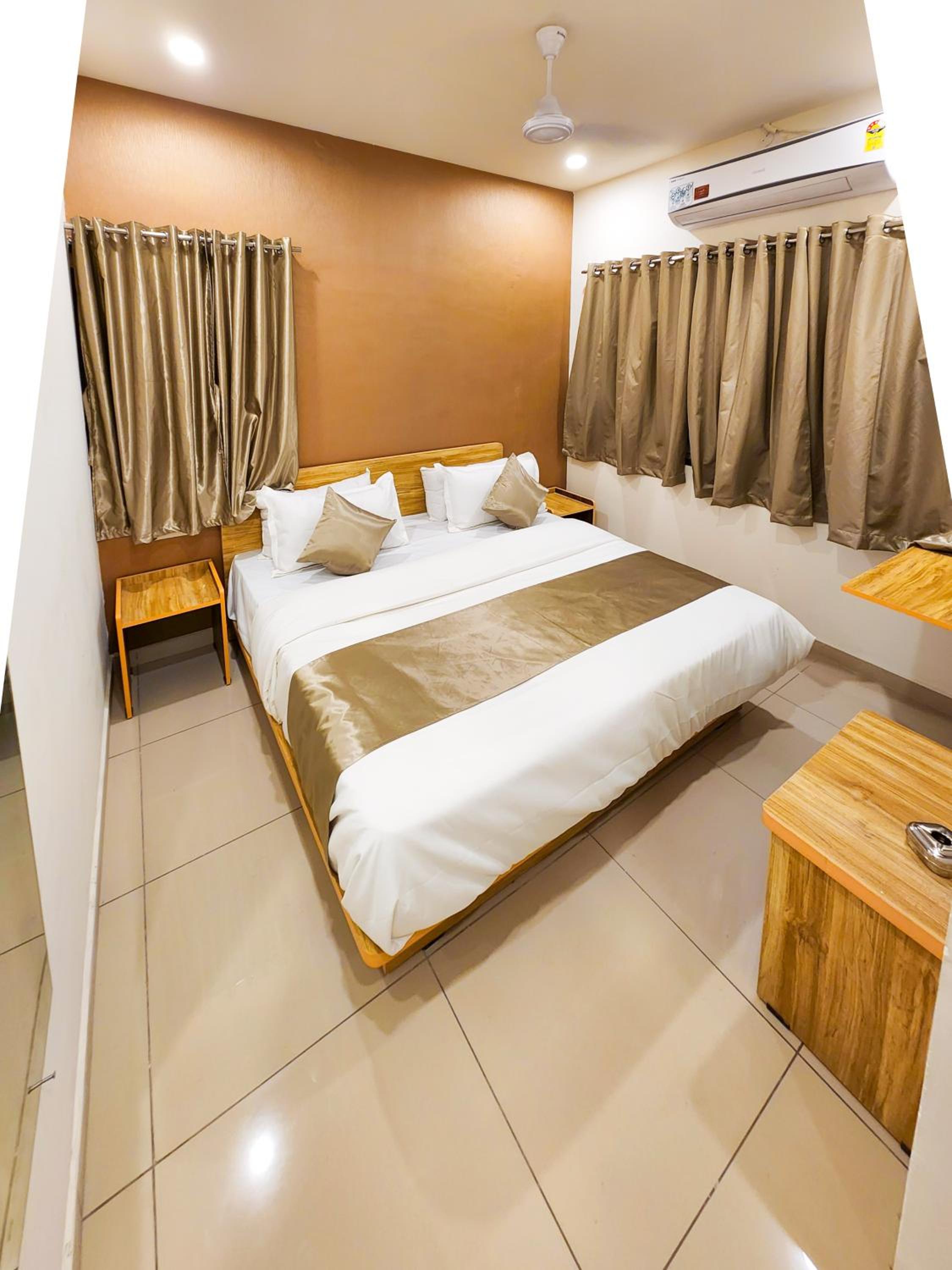 Deluxe Double Room - Photo 24
