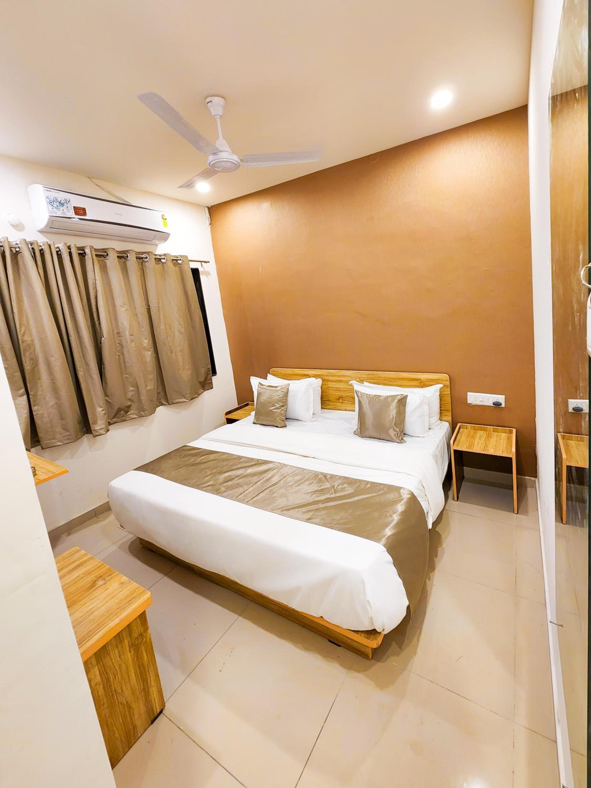 Deluxe Double Room - Photo 21