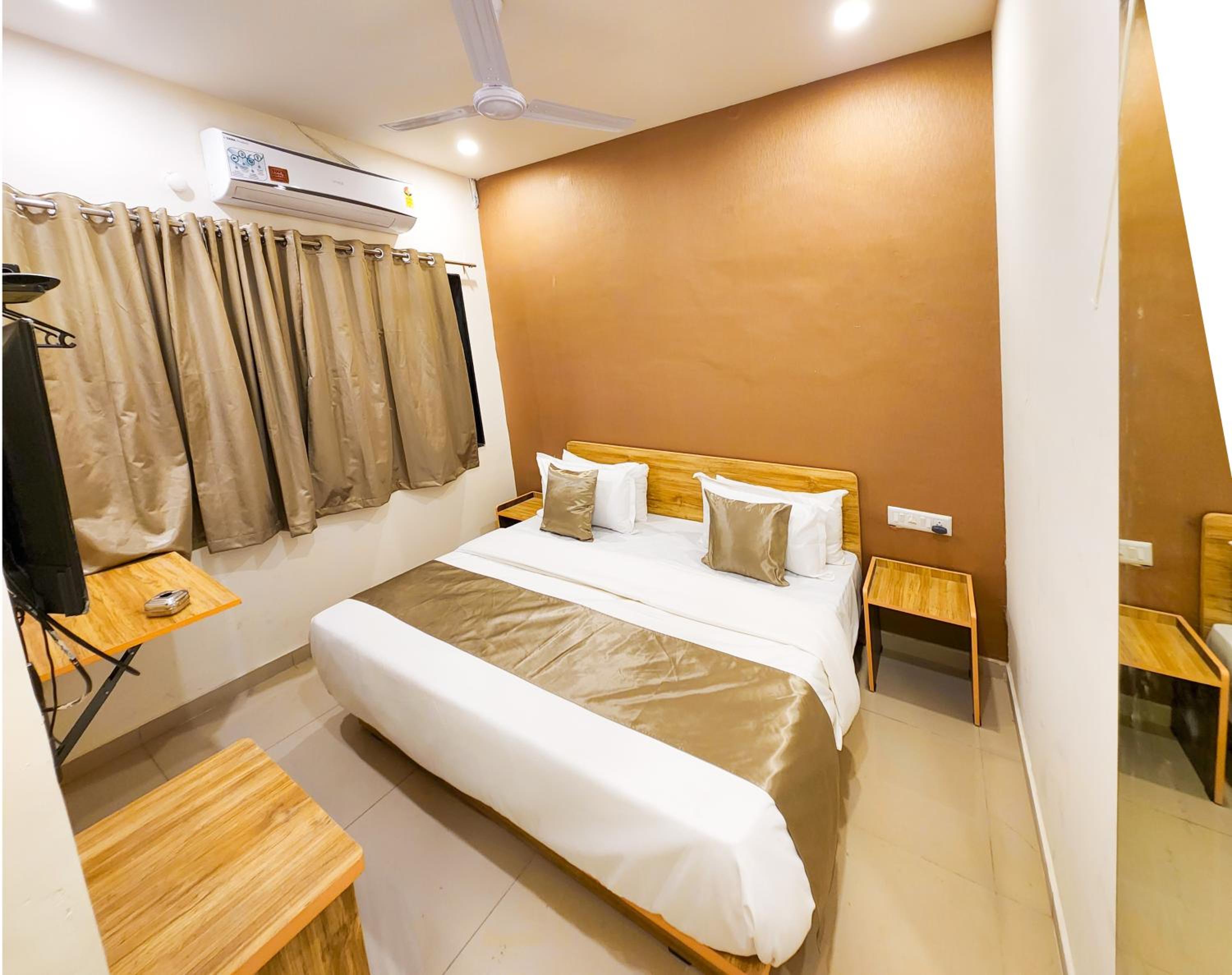 Deluxe Double Room - Photo 27