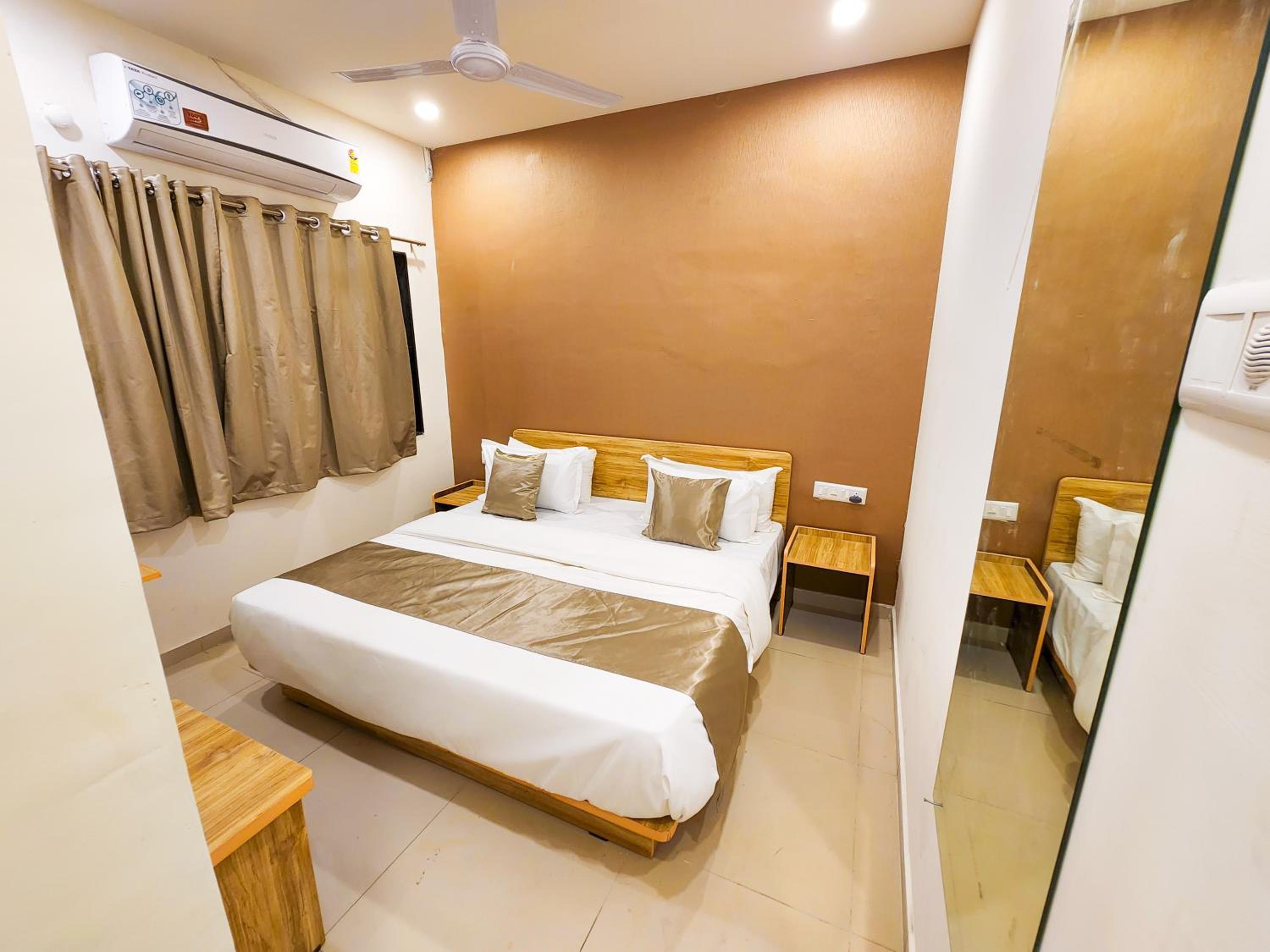 Deluxe Double Room - Photo 19