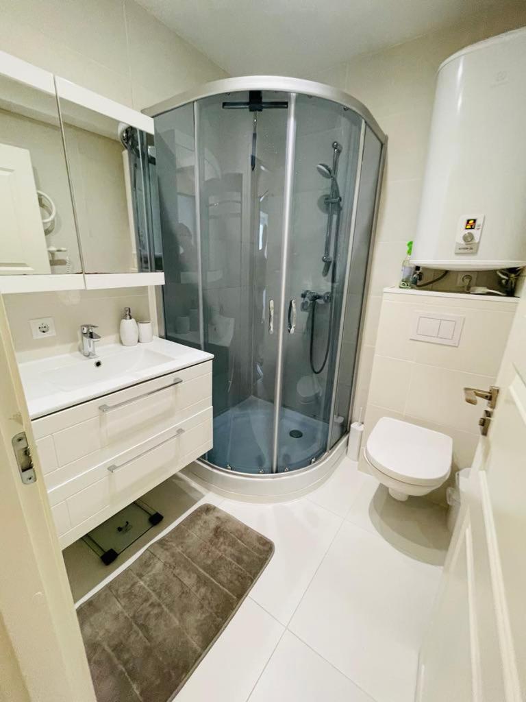 One-Bedroom Apartment - Photo 6