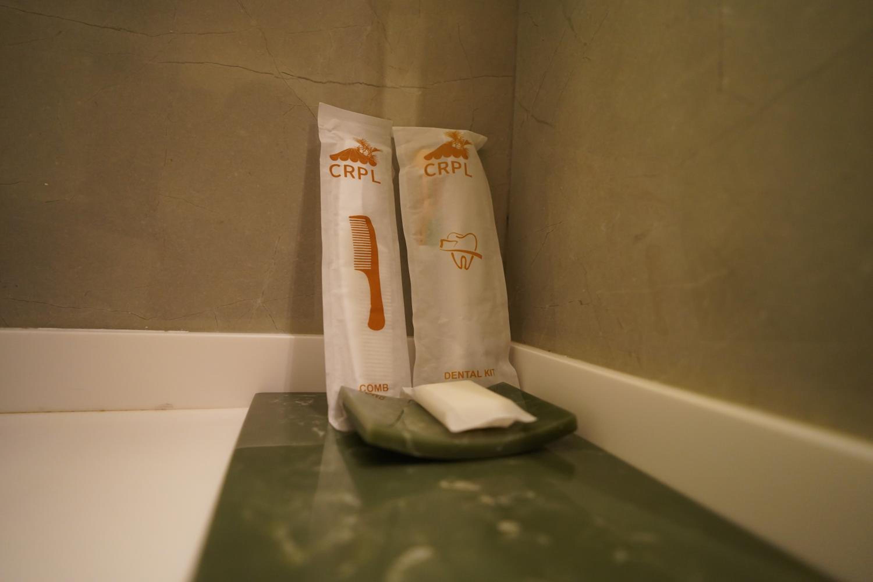Standard King Room - Photo 11