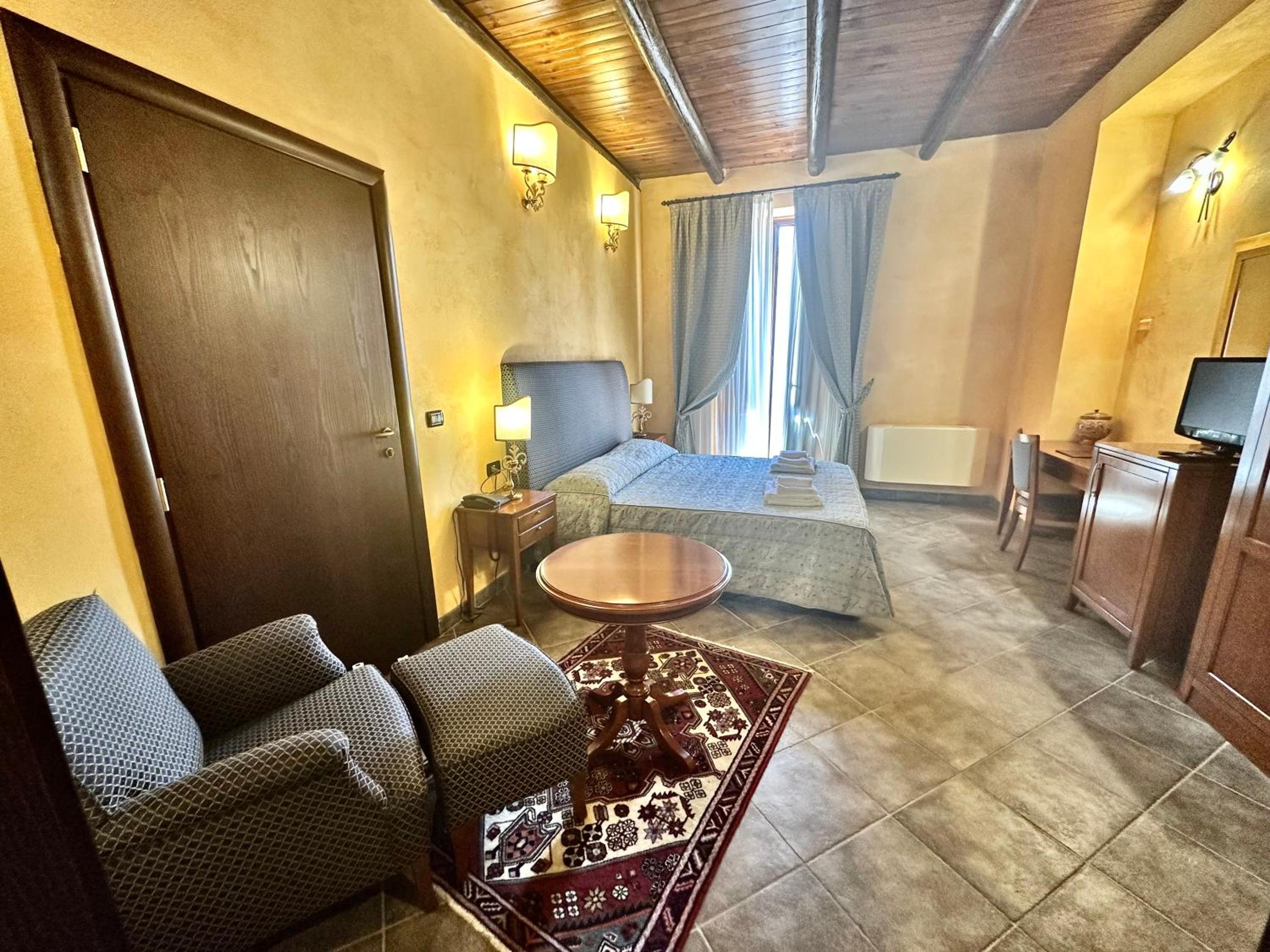 Deluxe Double or Twin Room photo 3