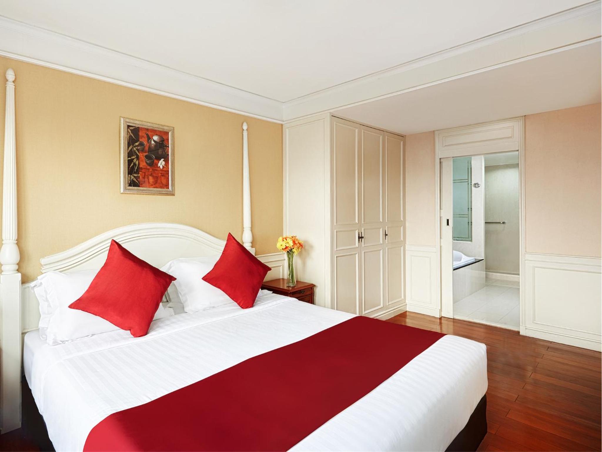One-Bedroom Balcony Suite photo 2