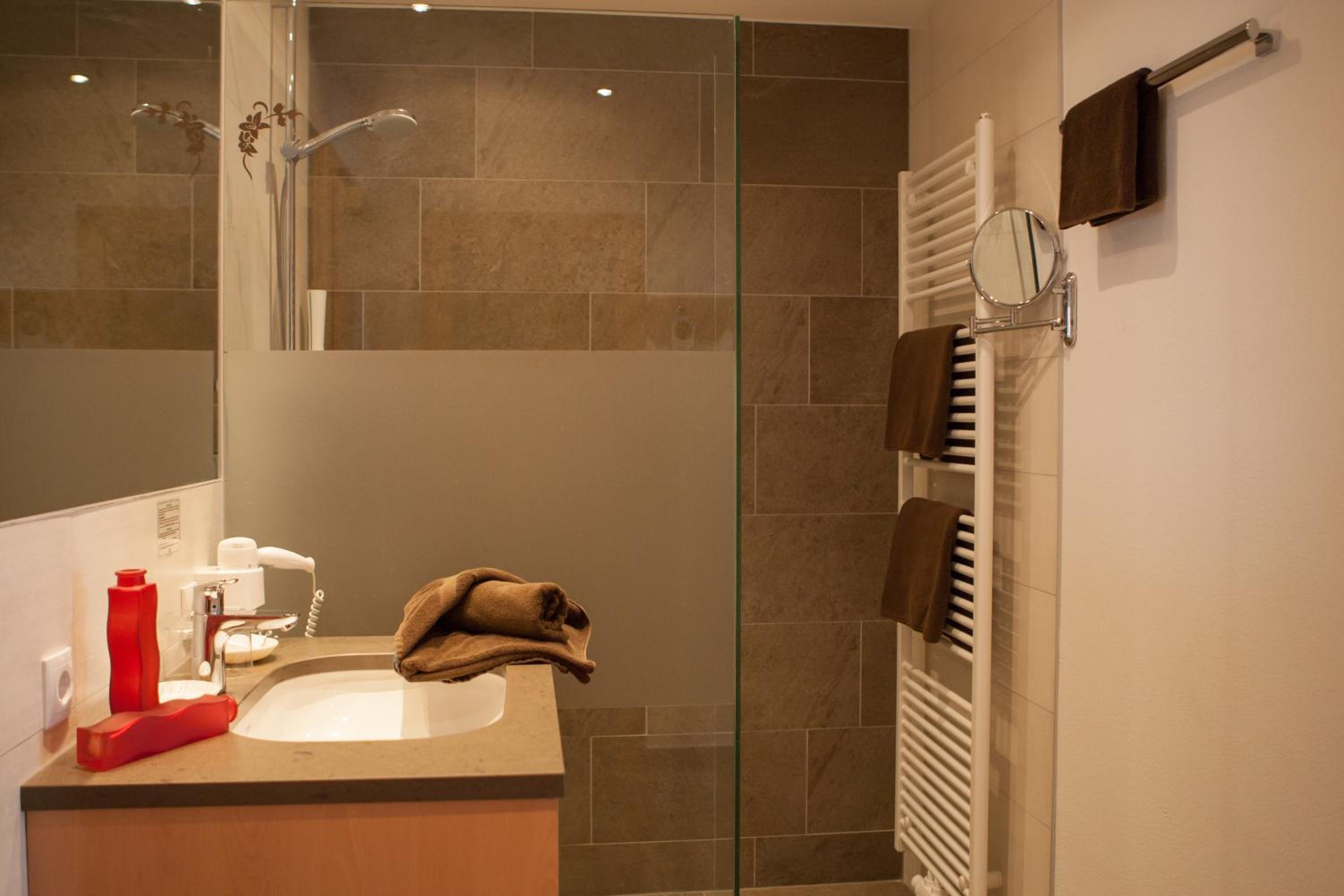Double Room with Shared Balcony photo 3