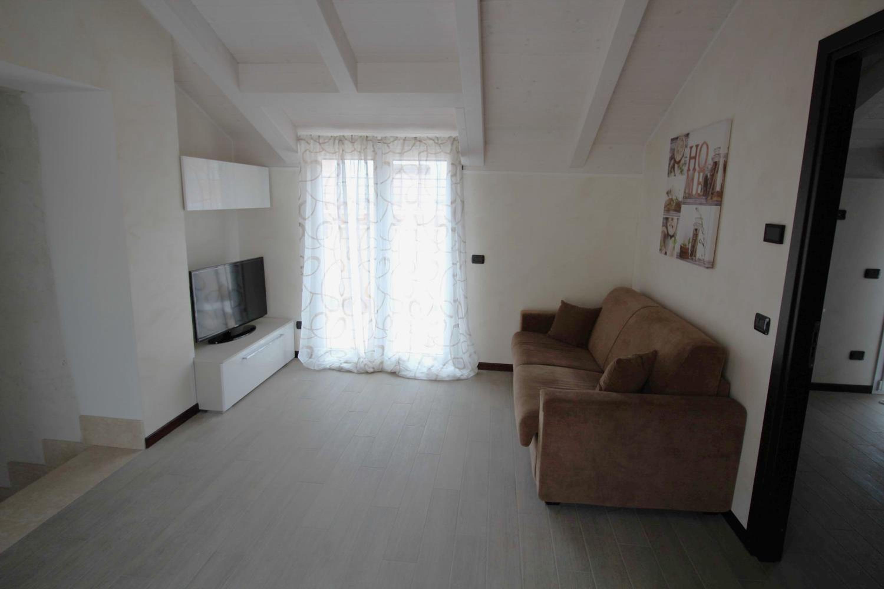 One-Bedroom Apartment Attic photo 1