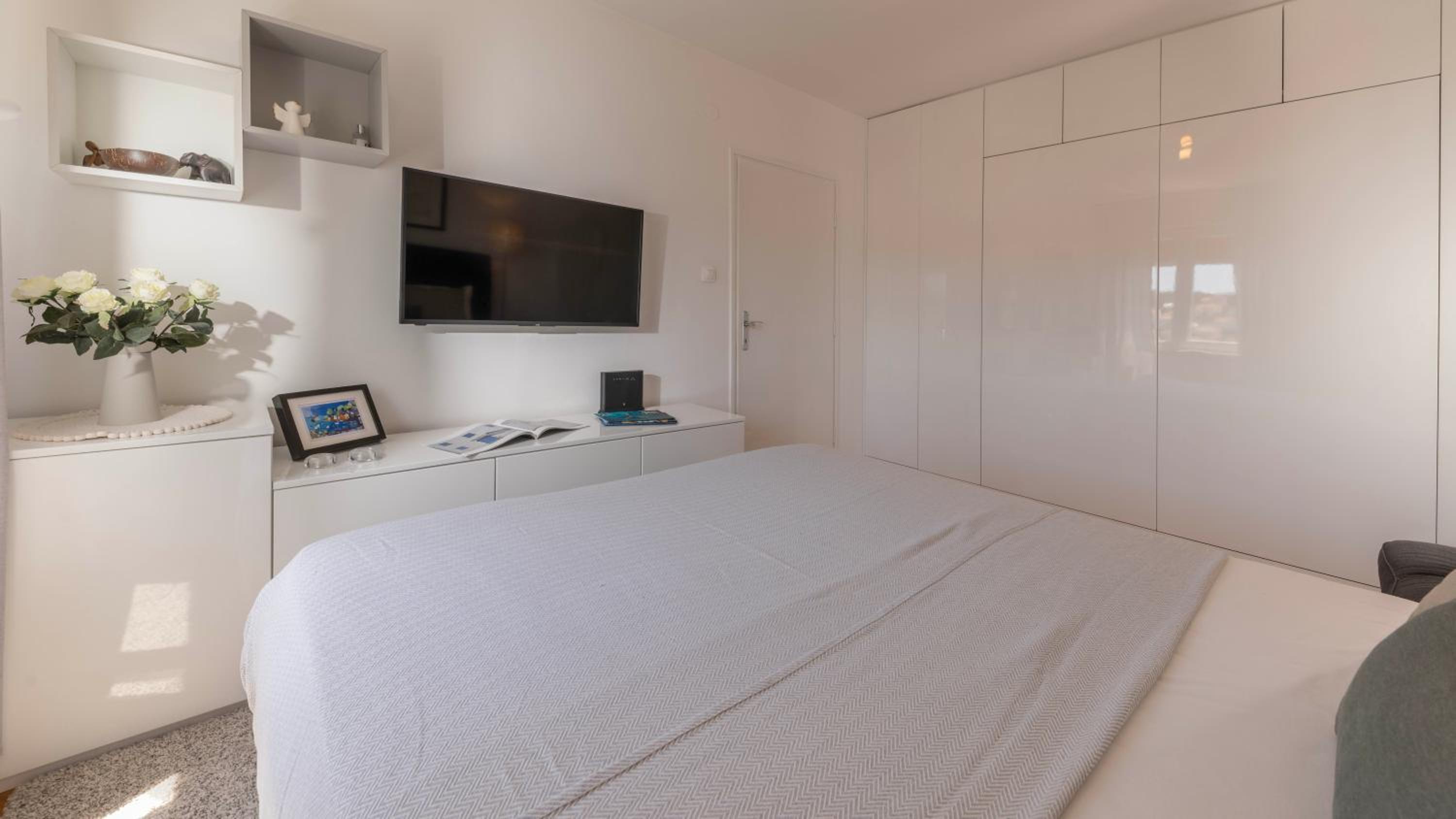 Apartment photo 2