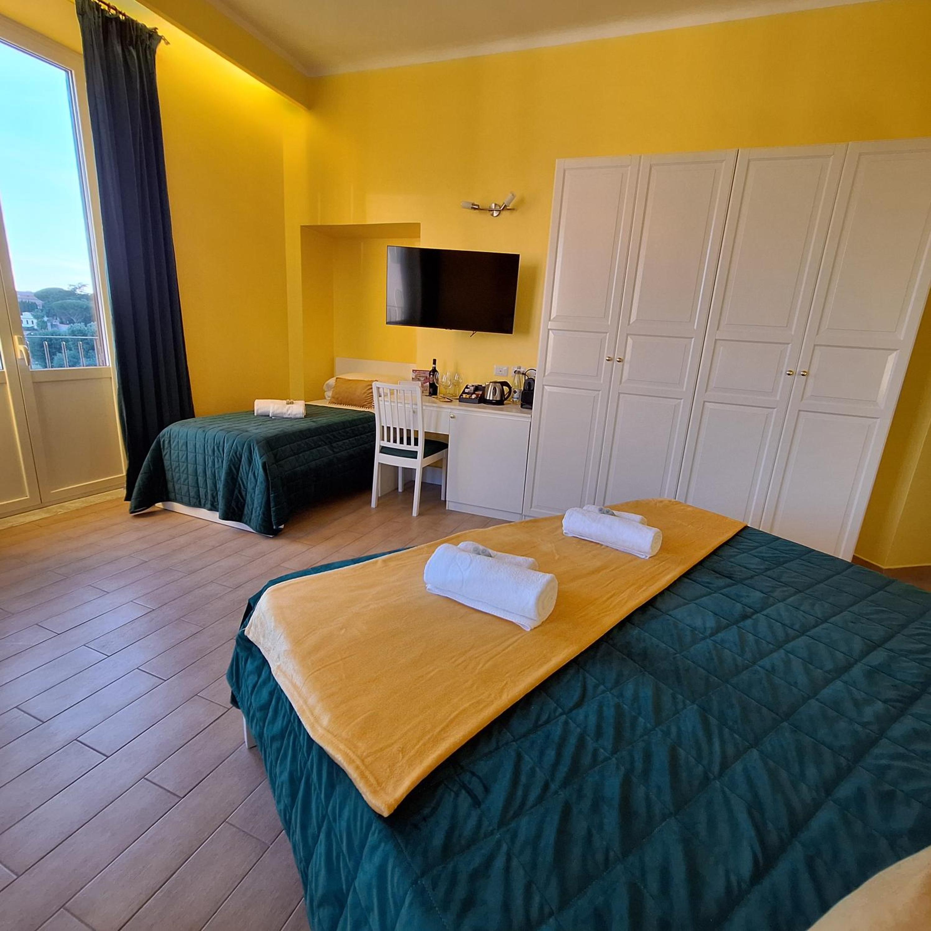 Quadruple Room with Balcony photo 1