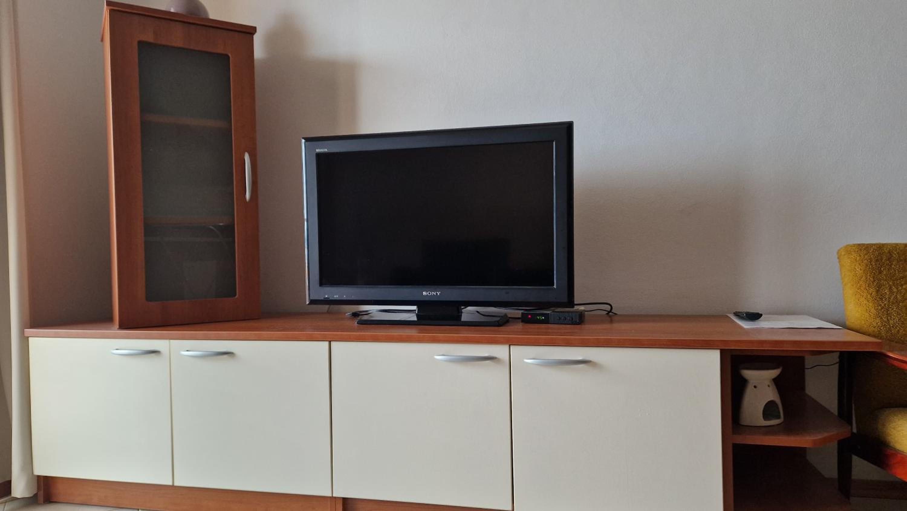 Apartment with Balcony and Sea View - Photo 2