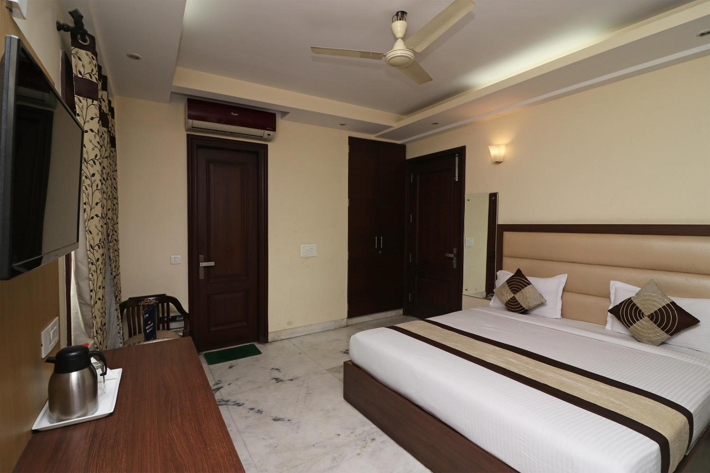 经典三人房