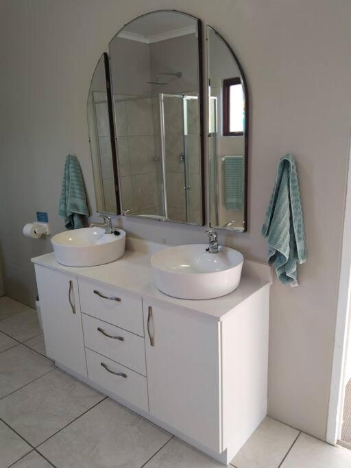 Four-Bedroom House photo 2
