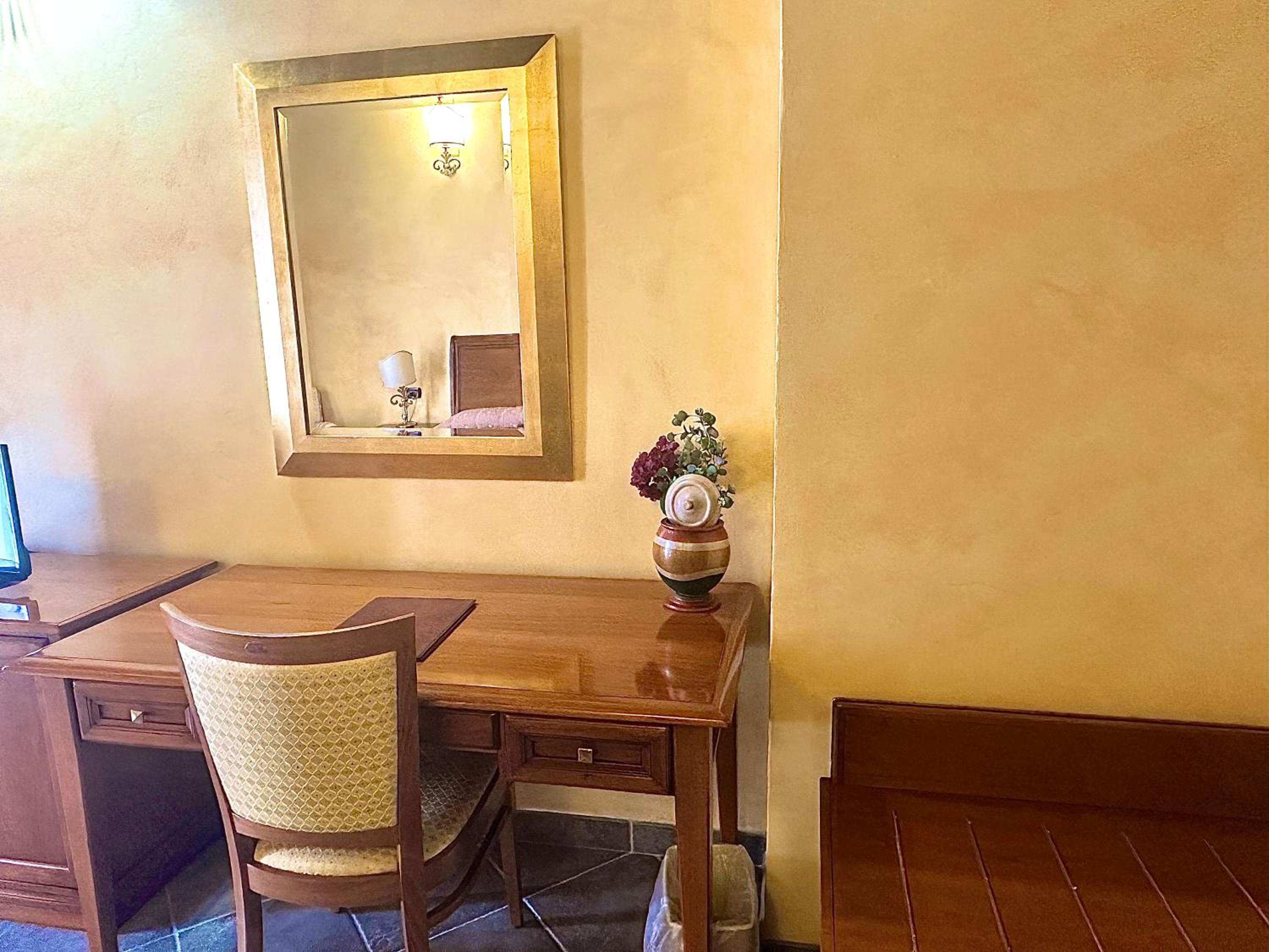 Deluxe Double or Twin Room - Photo 6