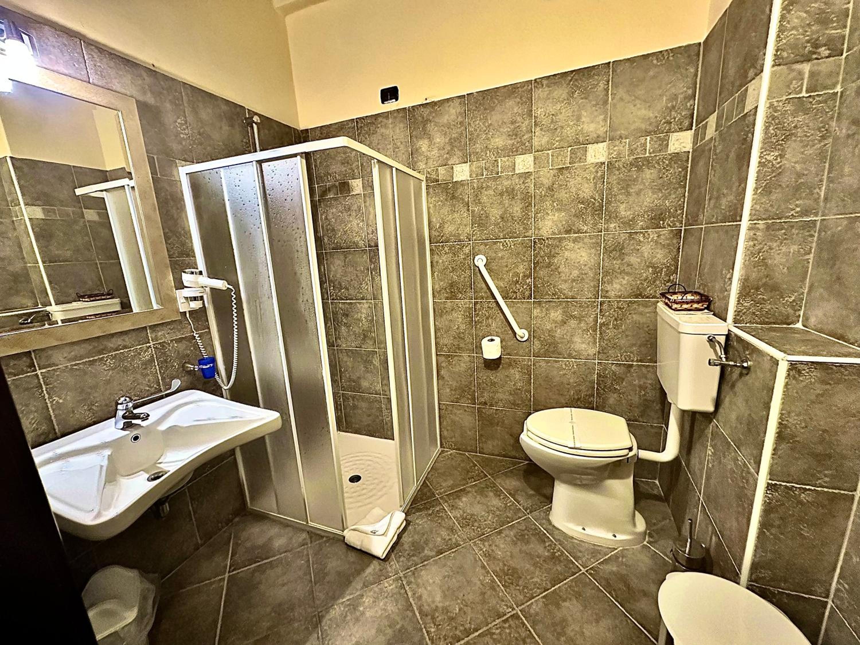 Deluxe Double or Twin Room - Photo 2