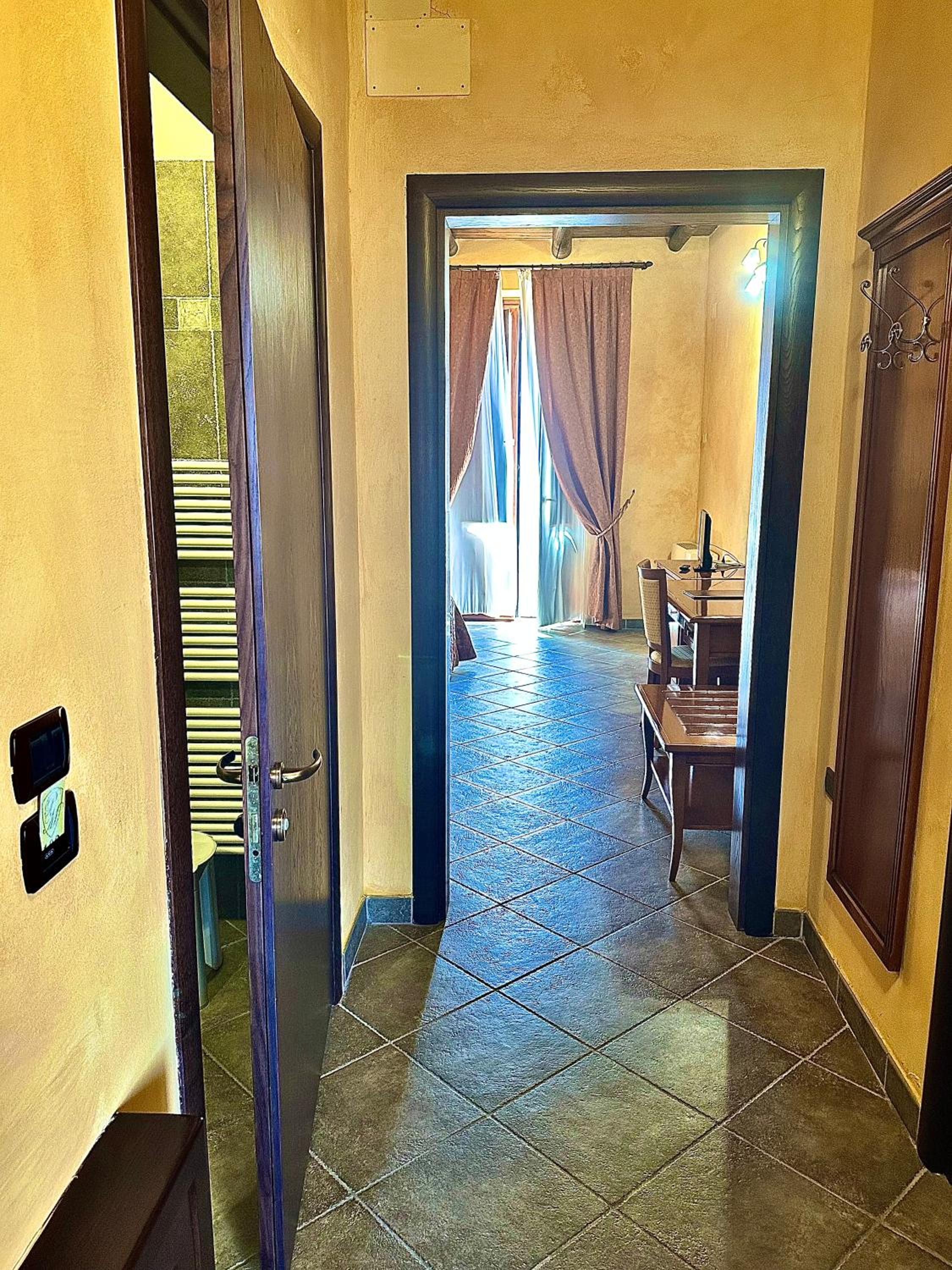 Deluxe Double or Twin Room - Photo 7
