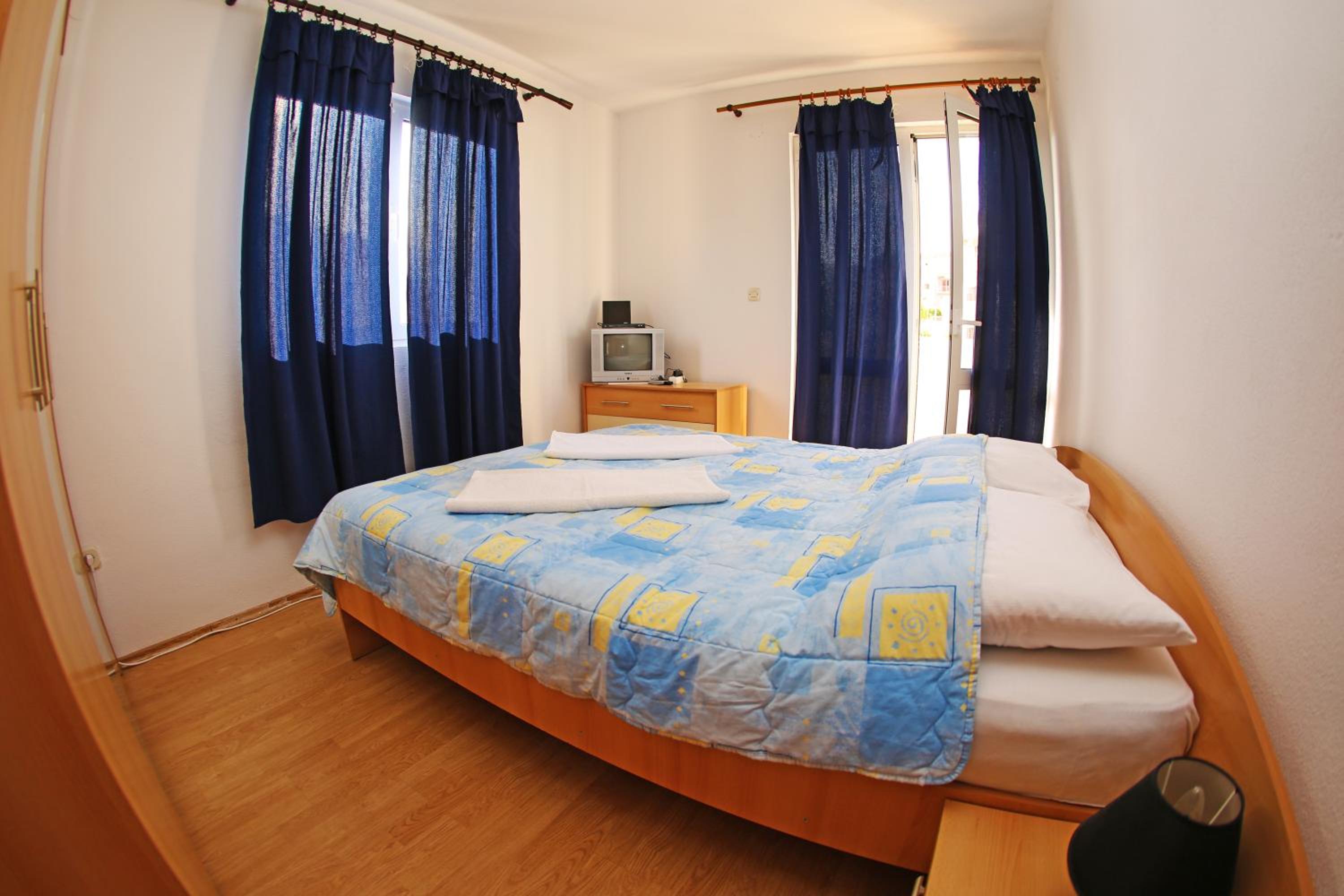 Two-Bedroom Apartment with Balcony with Sea View photo 3