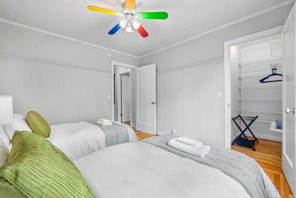 Six-Bedroom House photo 1