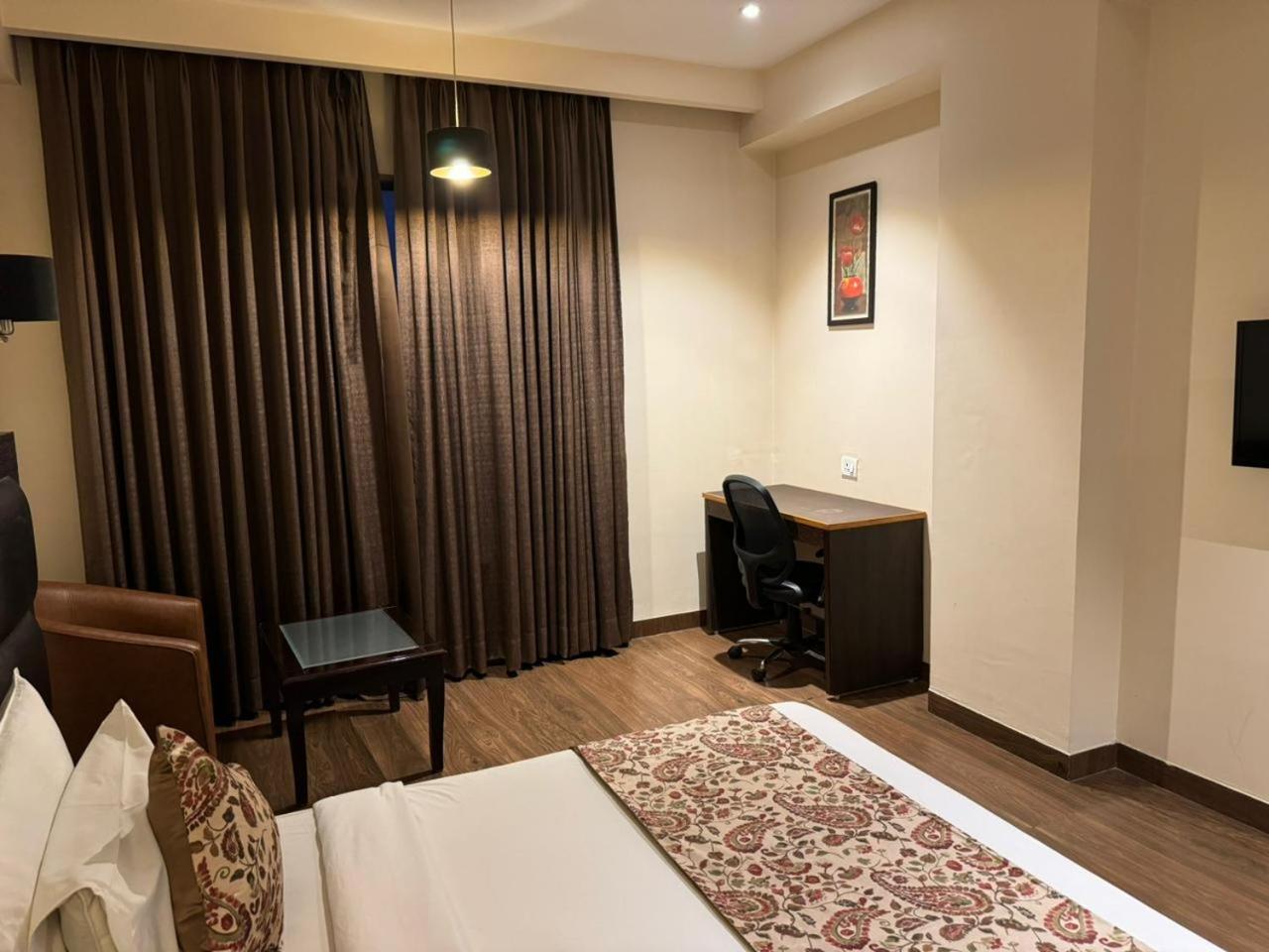 Standard King Room - Photo 2