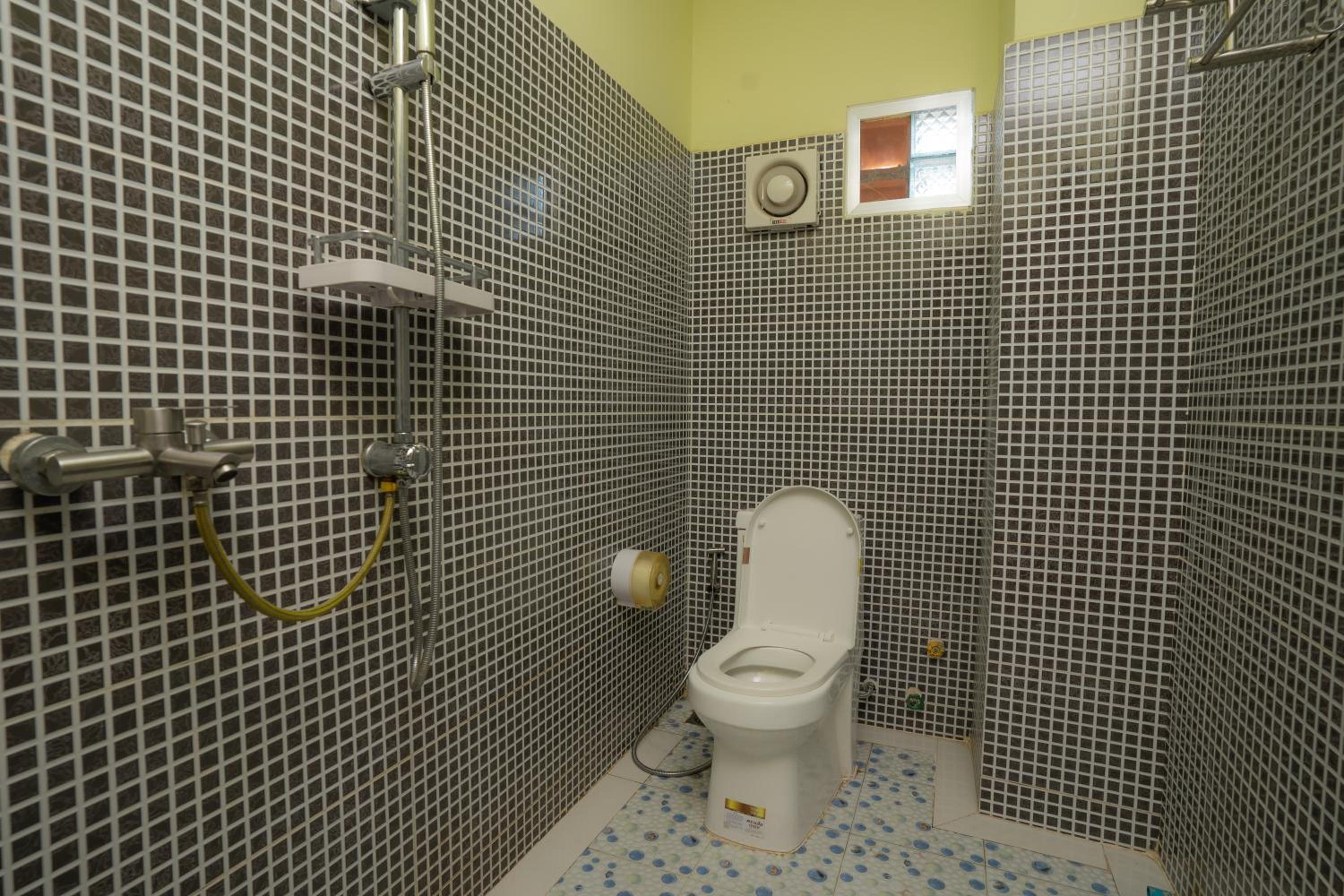 Family Room with AC photo 2