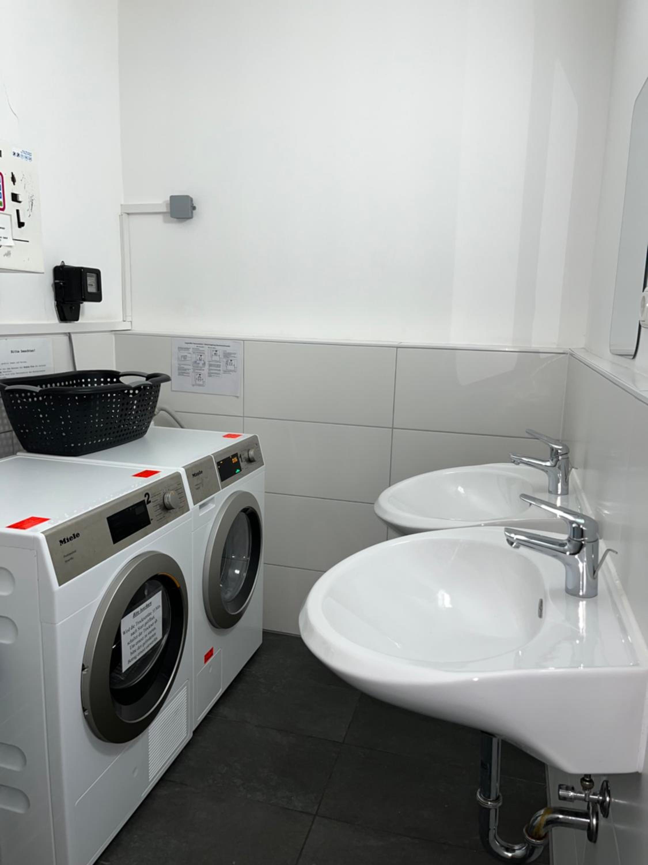 Double Room with Shared Bathroom photo 2