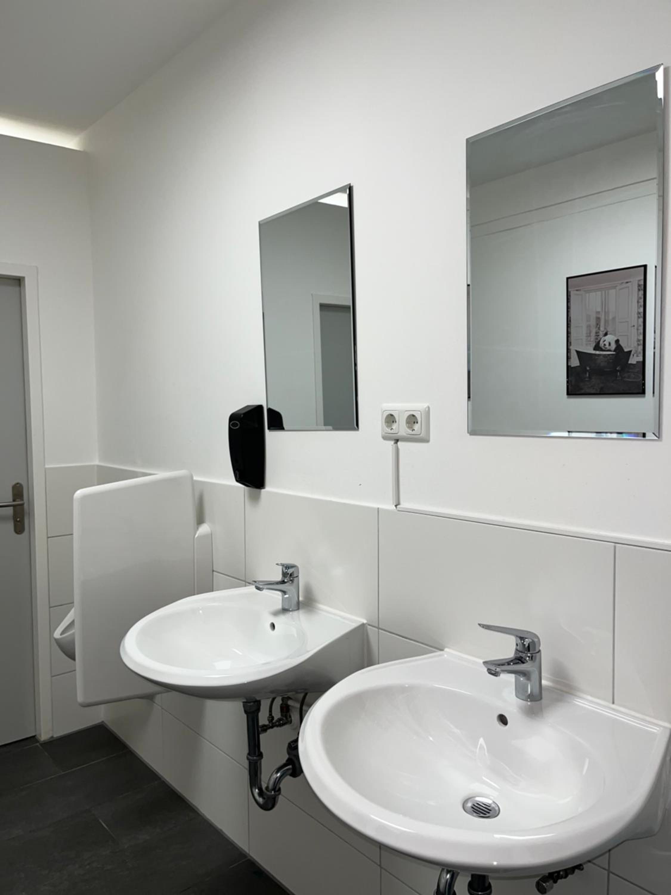 Double Room with Shared Bathroom photo 3