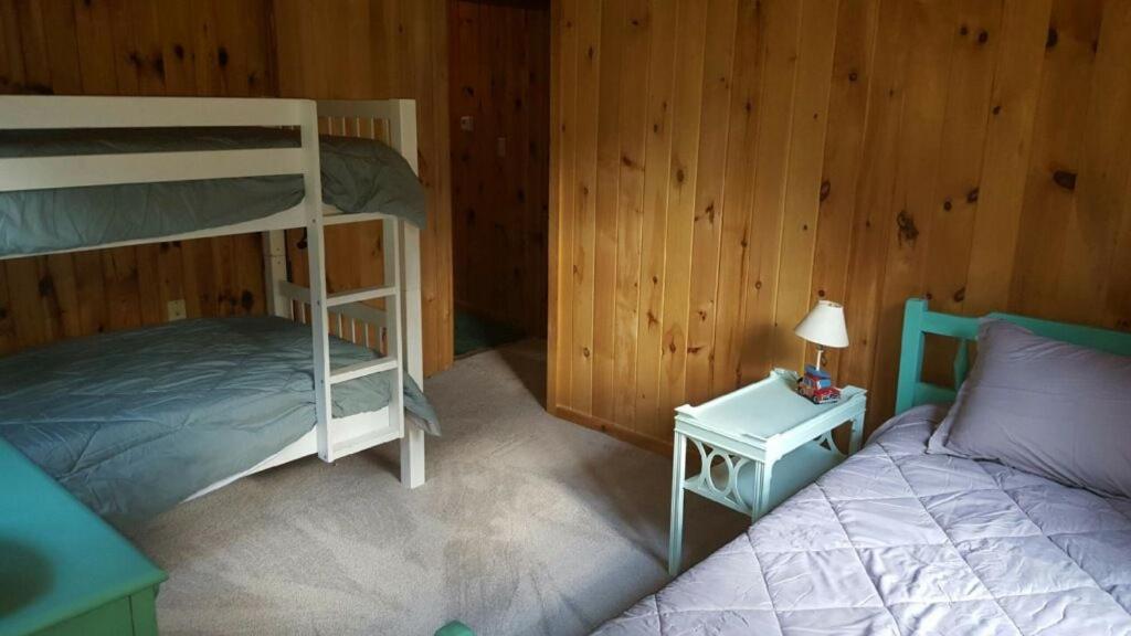 Five-Bedroom House photo 3