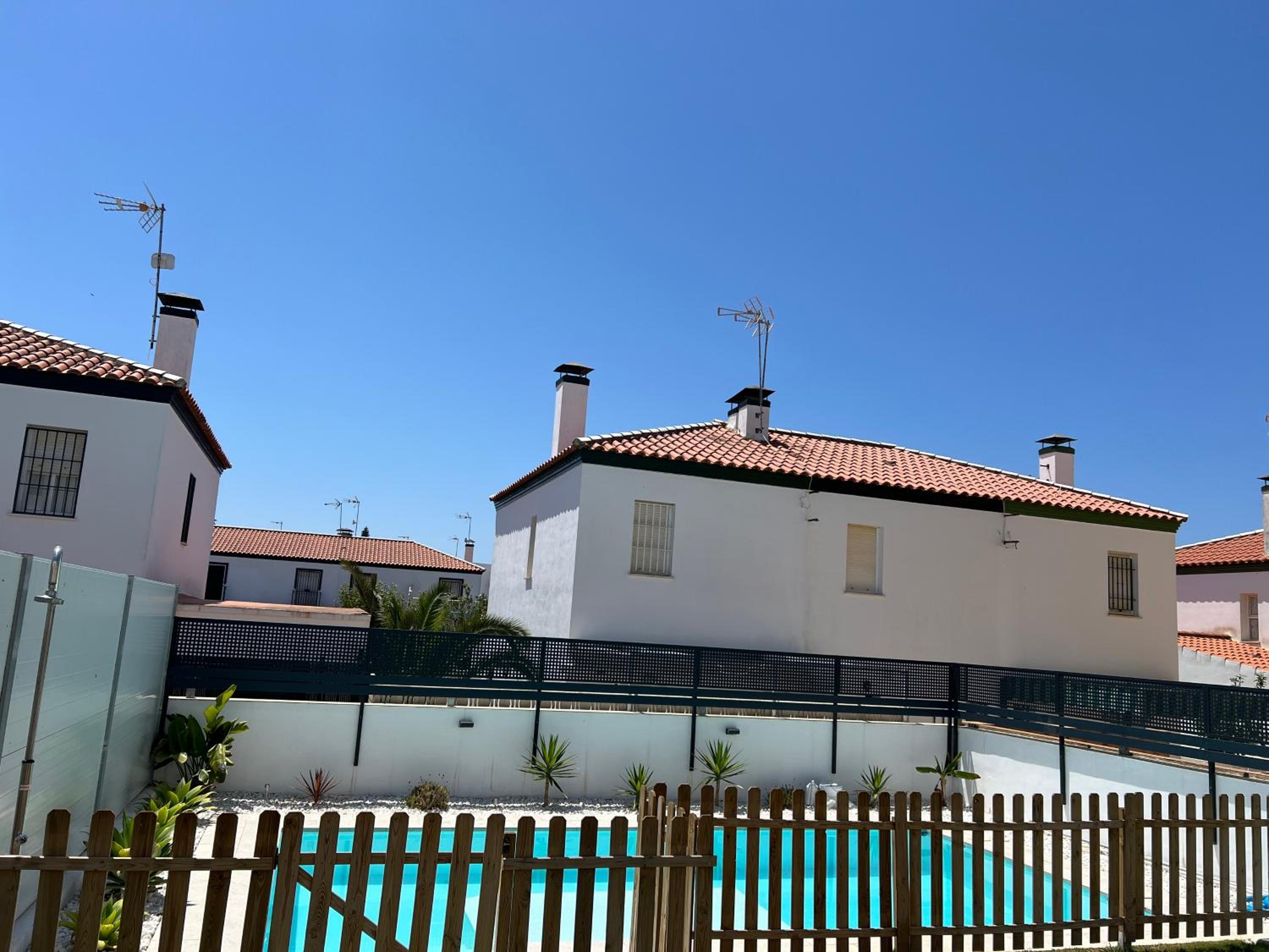 Four-Bedroom House photo 2