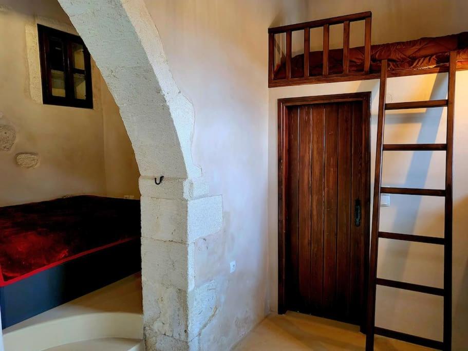 One-Bedroom House photo 1