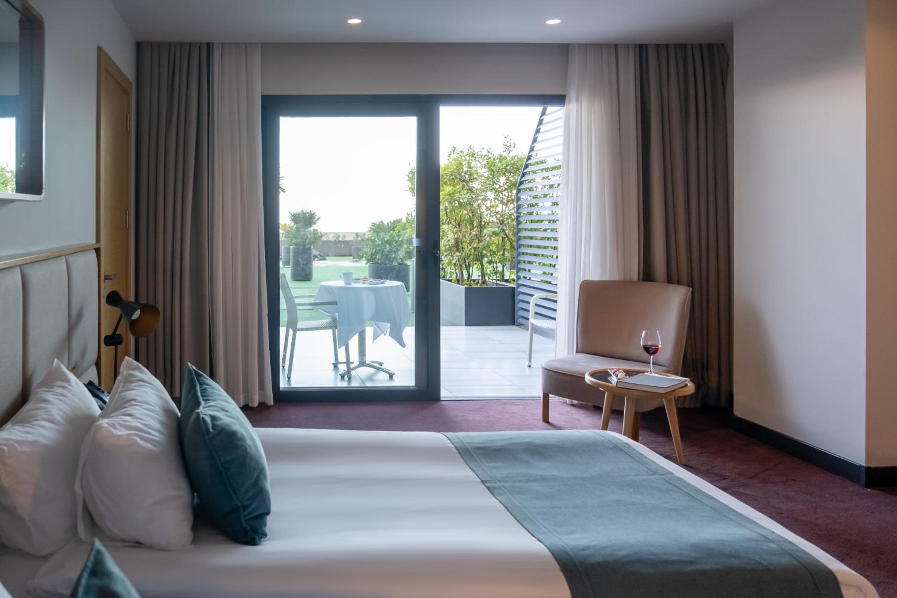 Deluxe Room with Garden View - Photo 2