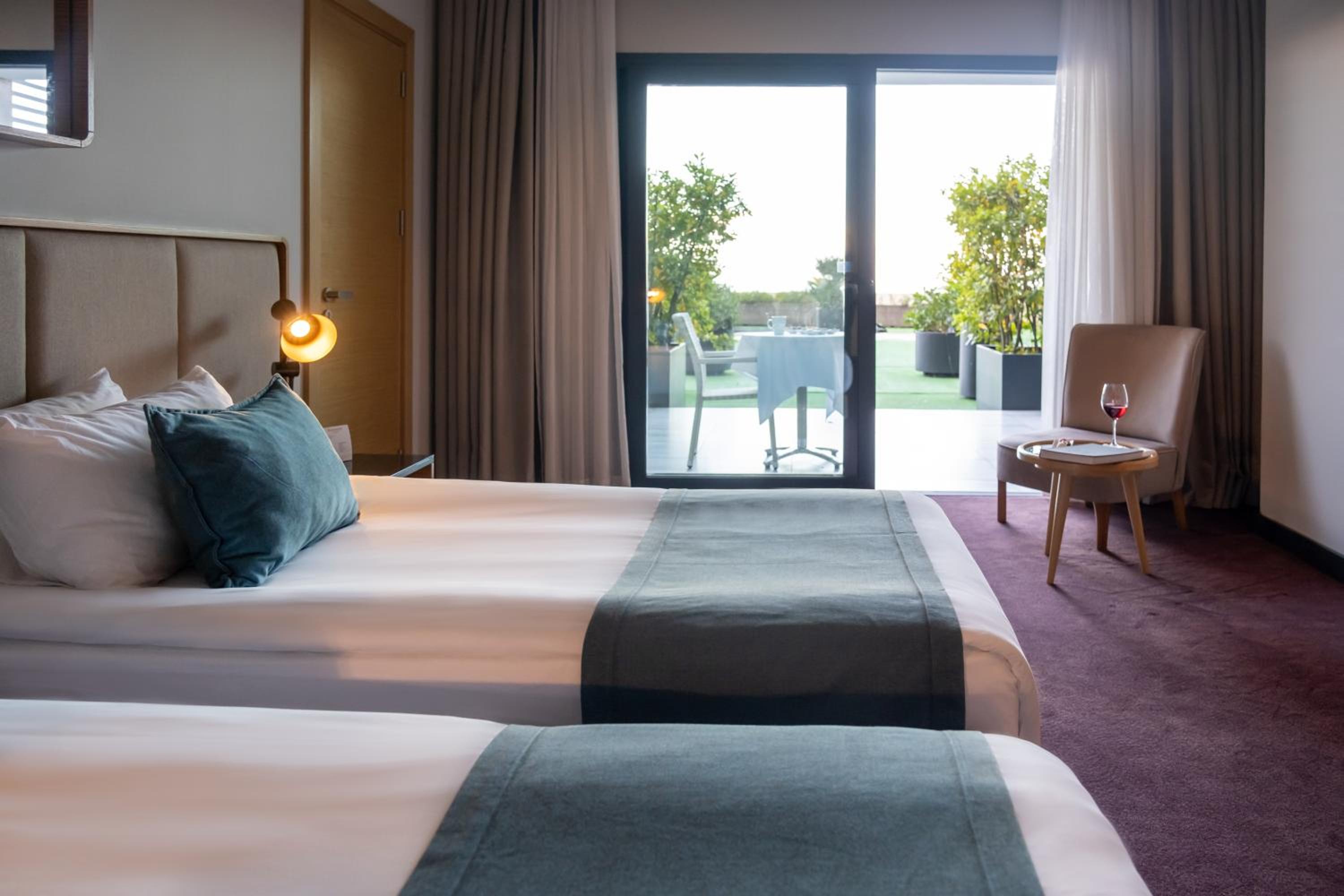 Deluxe Room with Garden View - Photo 3
