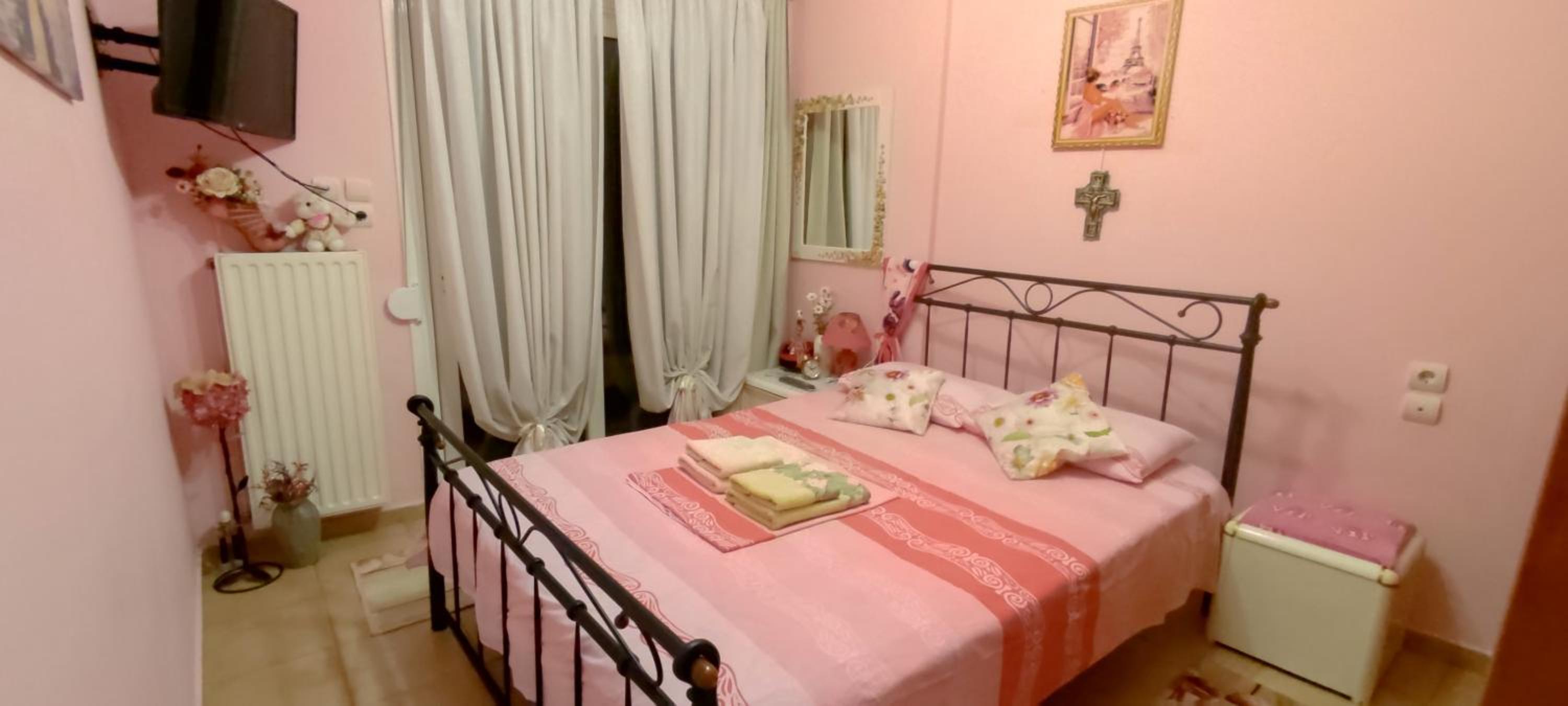 One-Bedroom Apartment - Photo 11