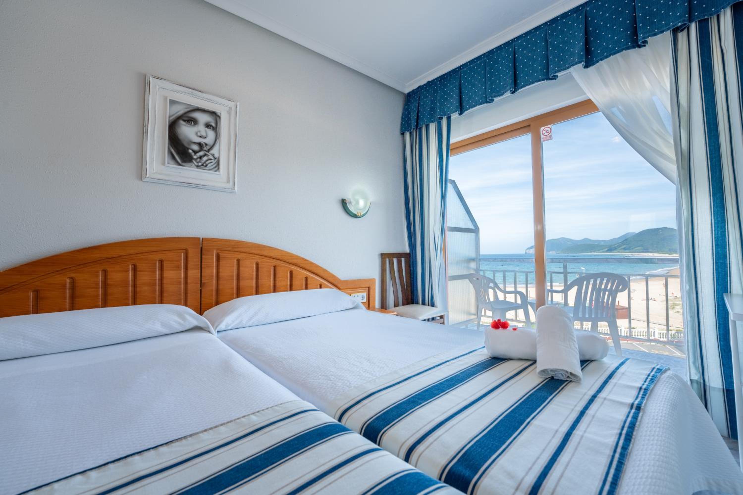 Double or Twin Room photo 3