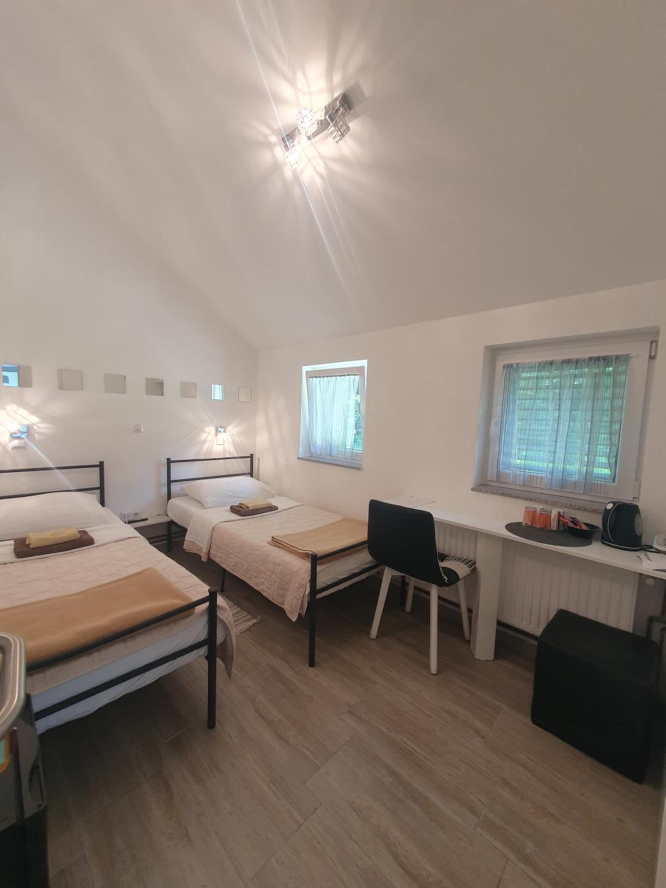 Twin Room with Bathroom - Photo 14