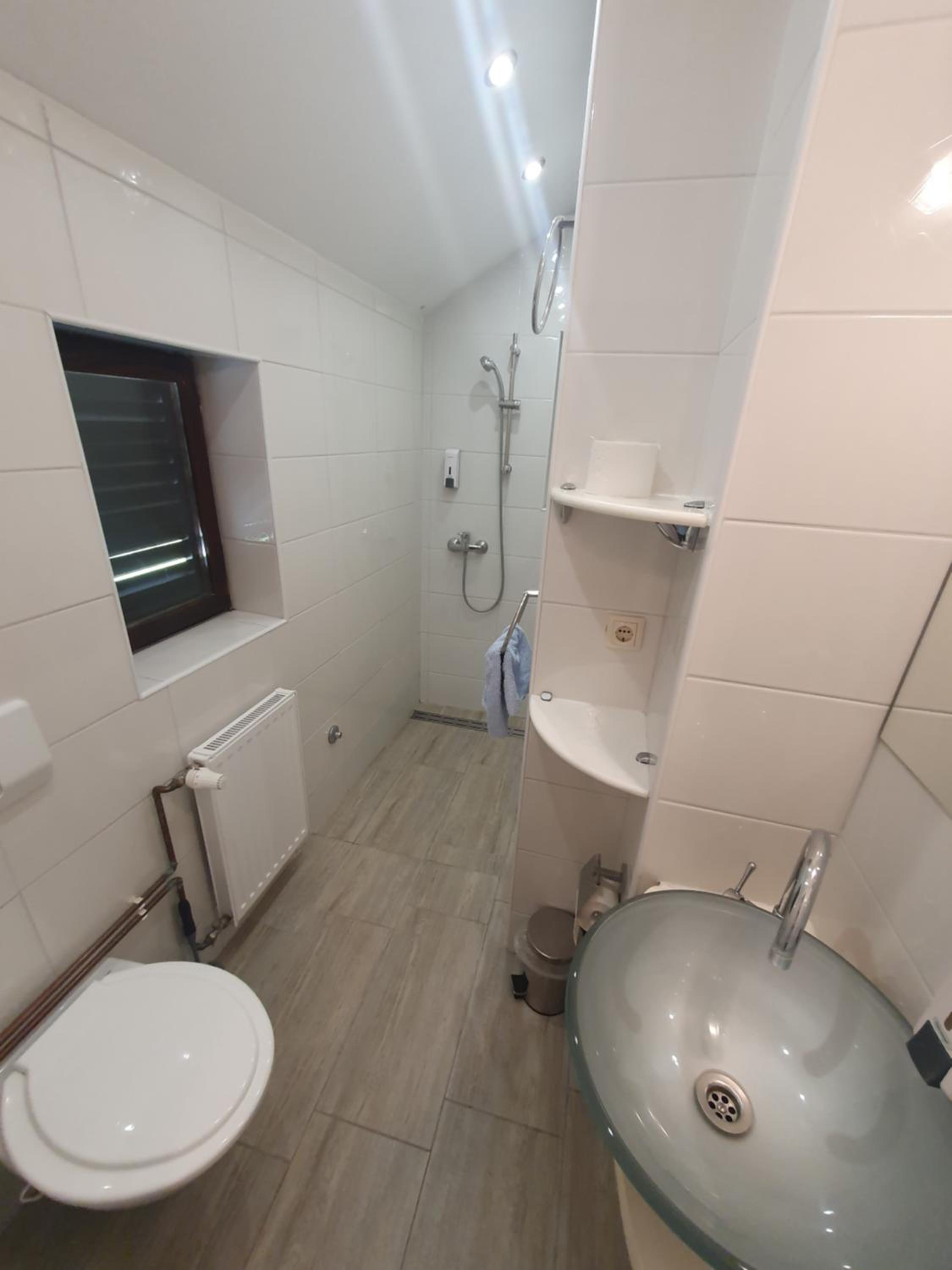 Twin Room with Bathroom - Photo 13