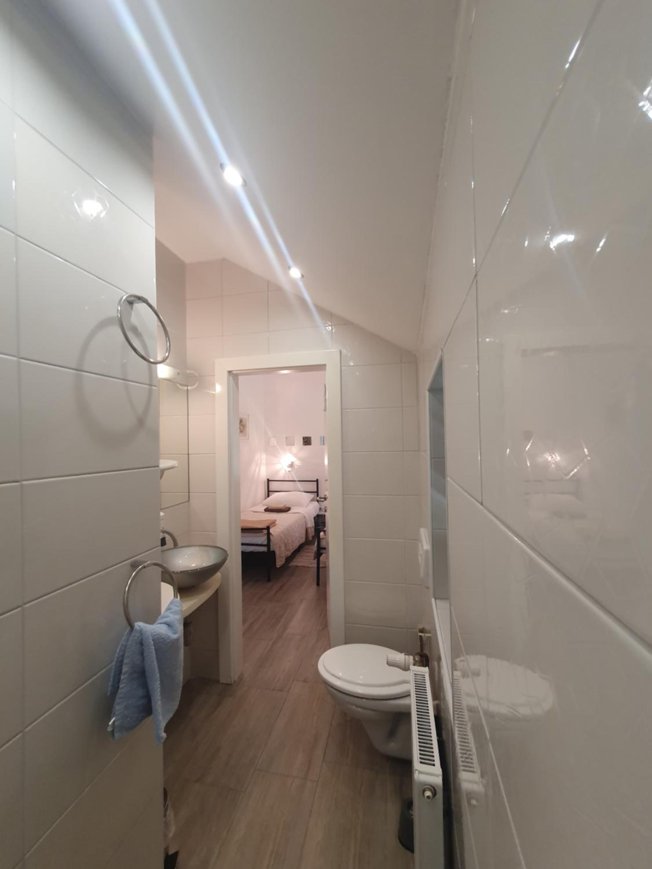 Twin Room with Bathroom - Photo 10