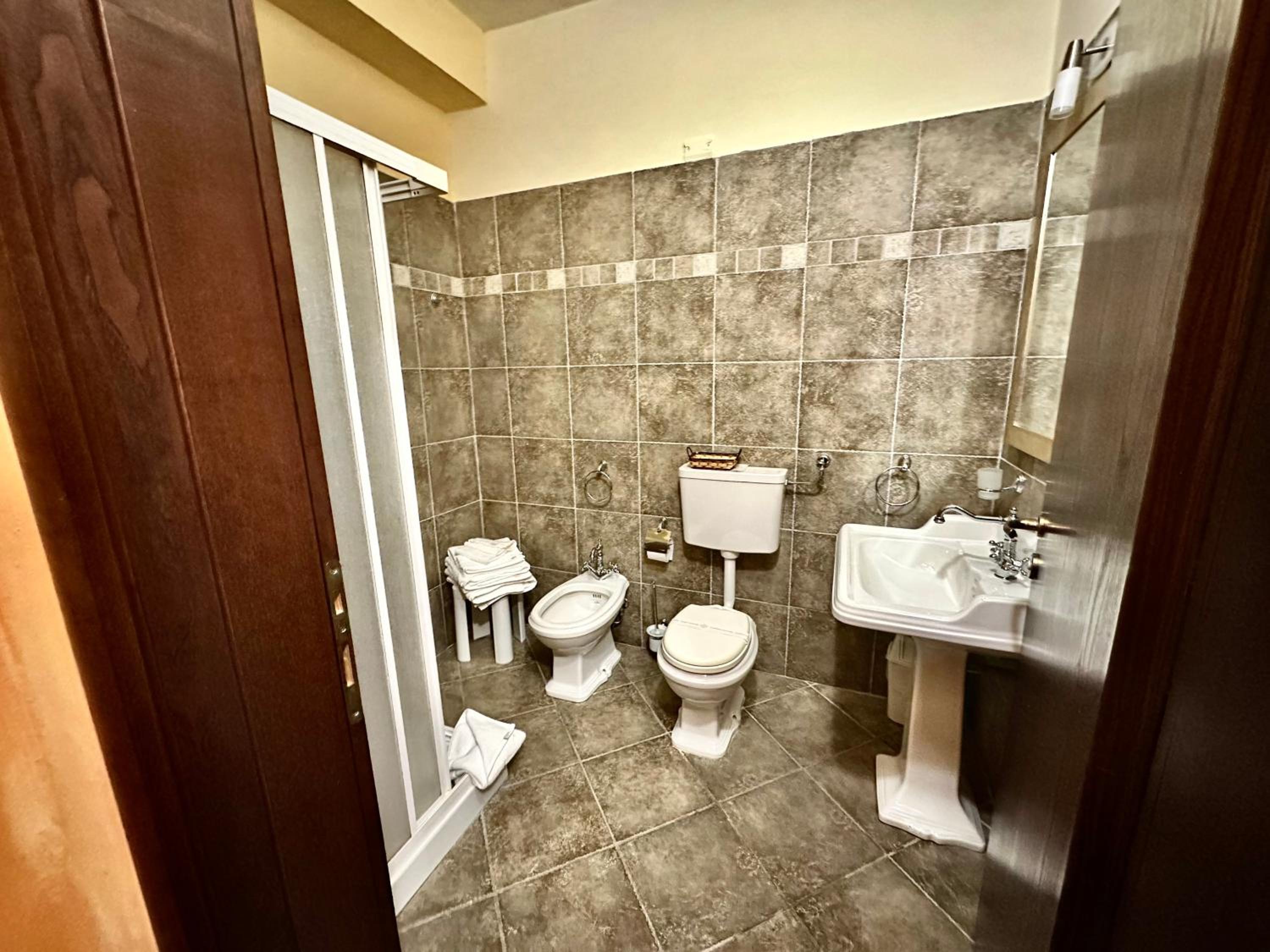 Superior Double or Twin Room - Photo 9