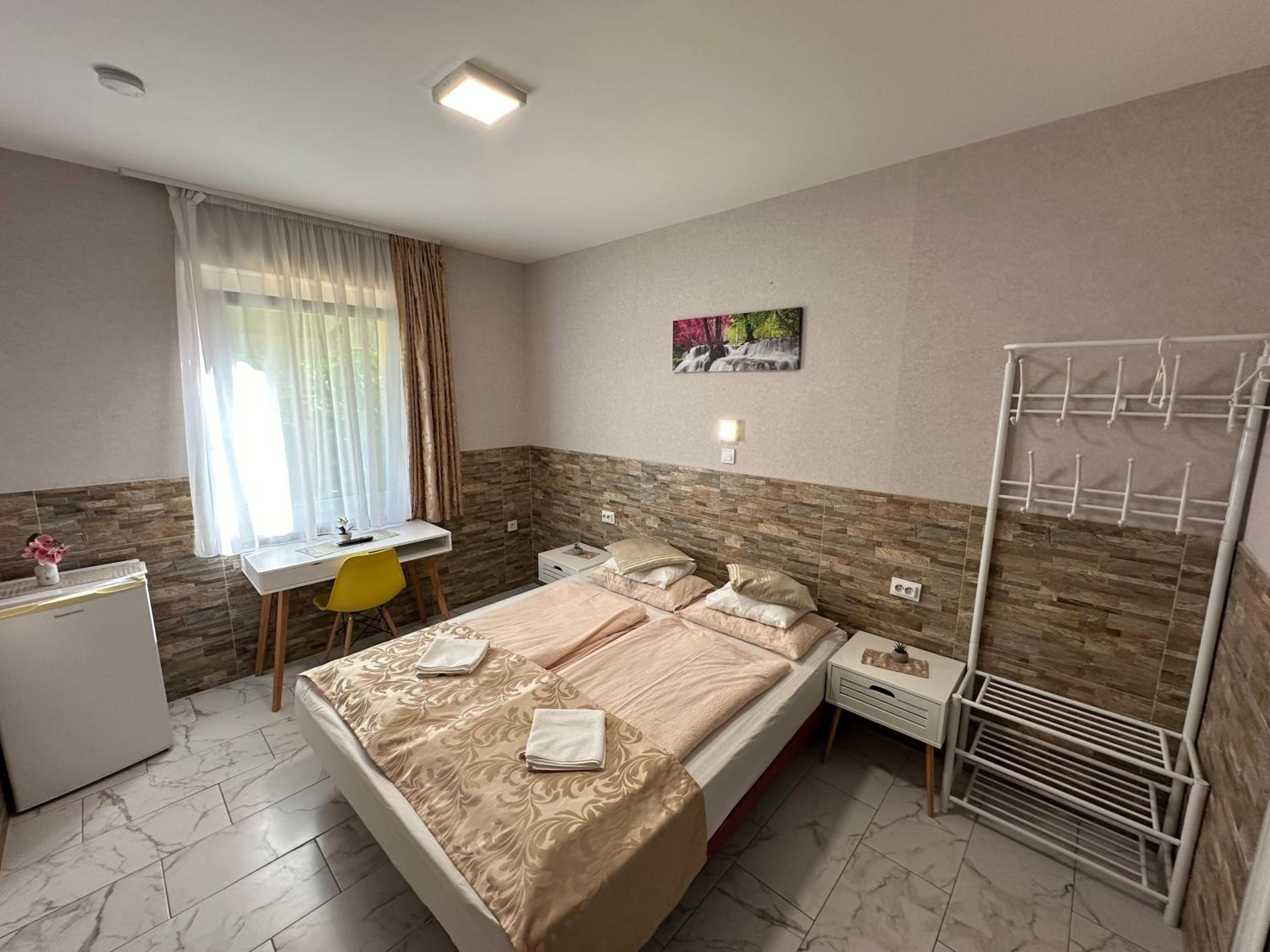 Double Room - Photo 11