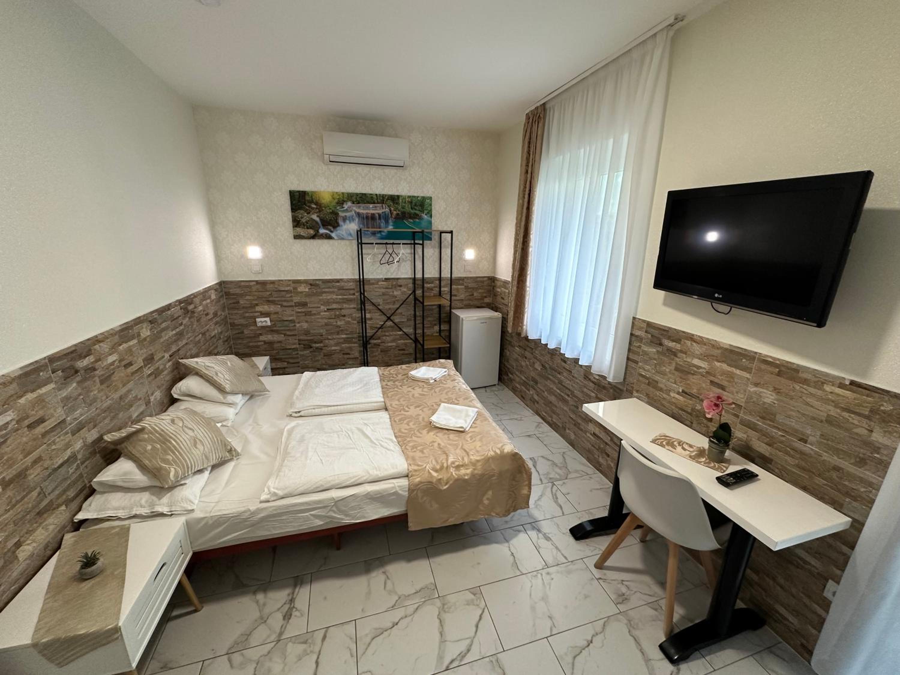 Double Room with Garden View - Photo 1