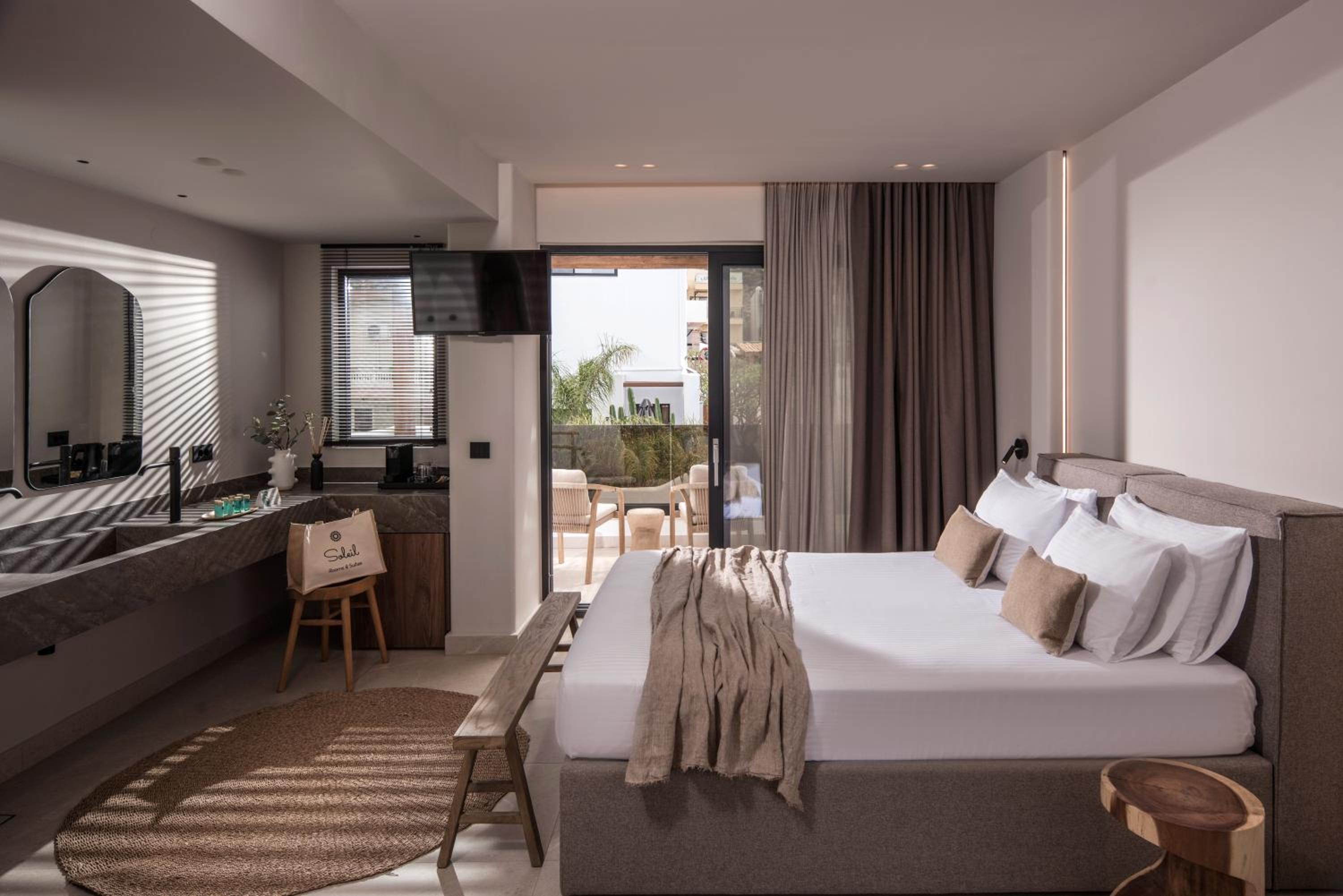 Deluxe Queen Room