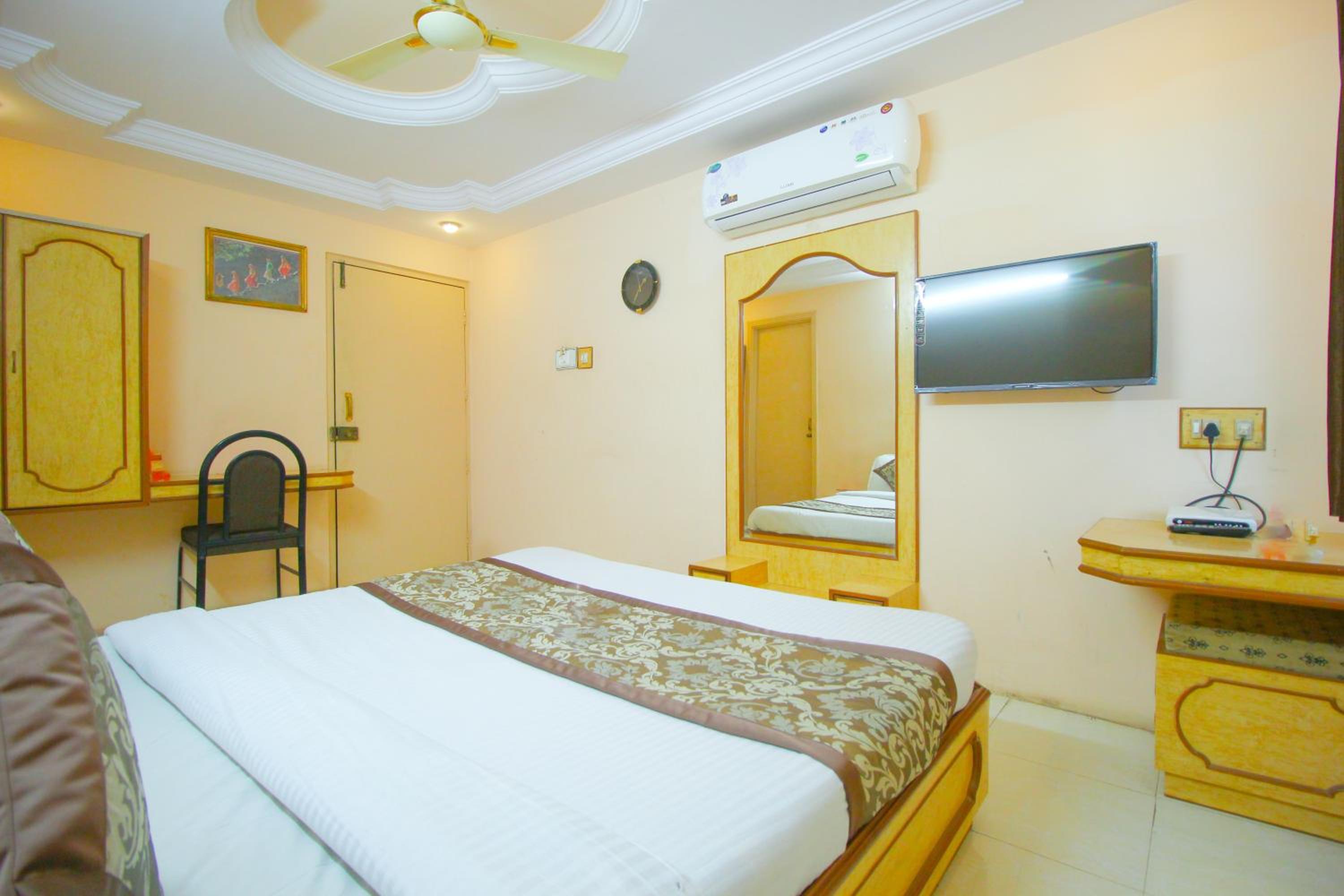 Standard Double Room with Fan photo 2