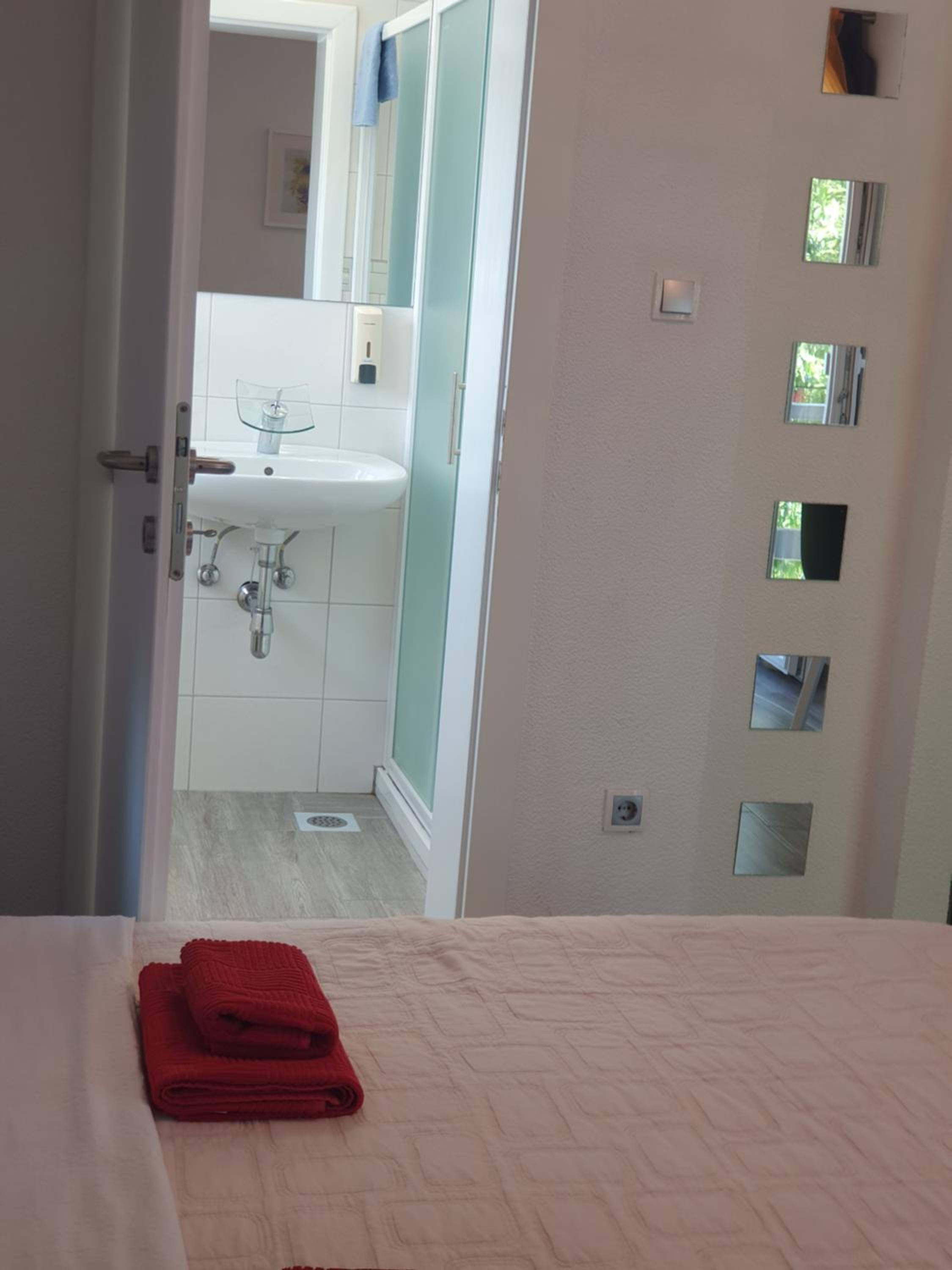 Double Room with Balcony - Photo 35