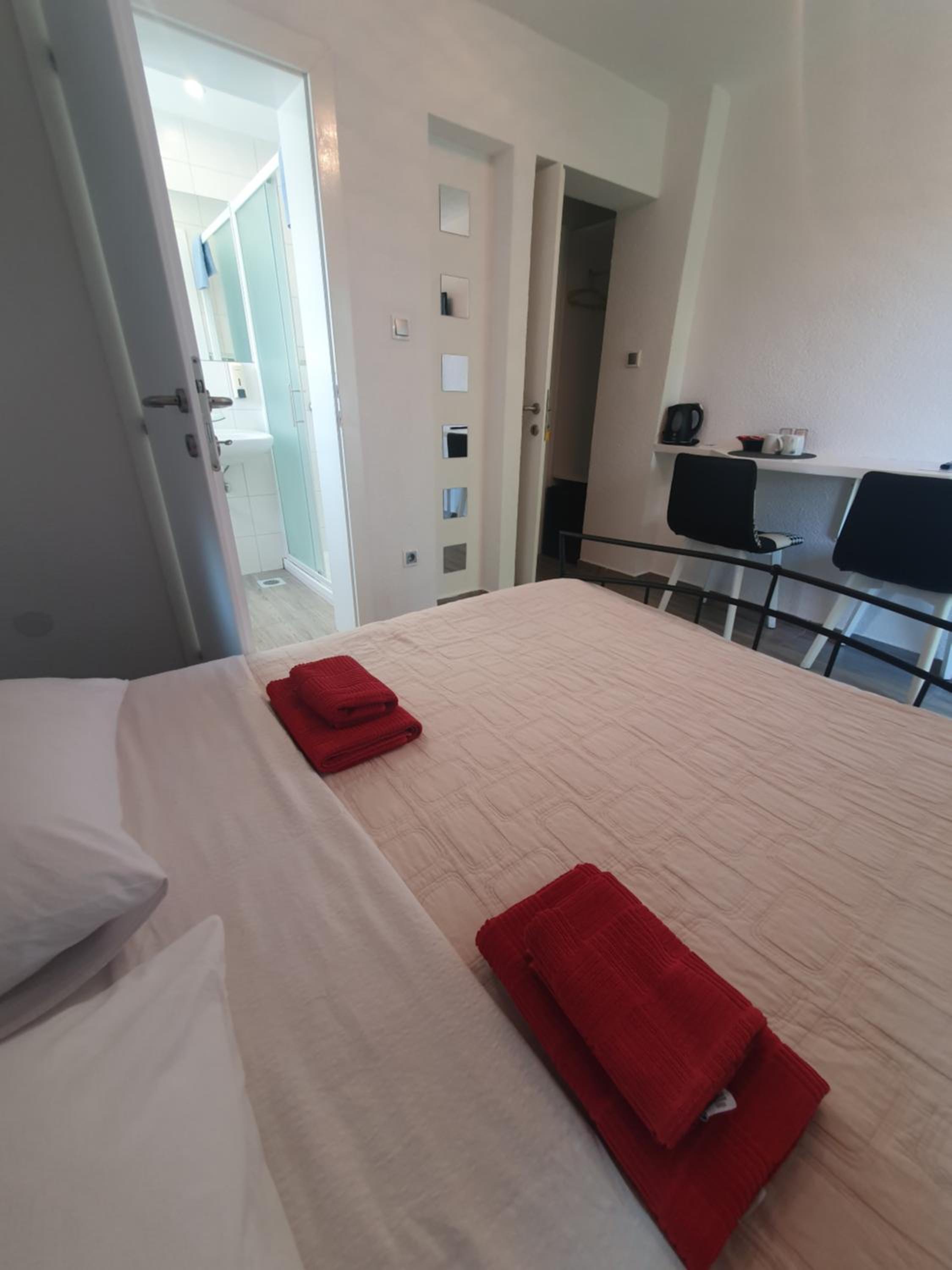Double Room with Balcony - Photo 34