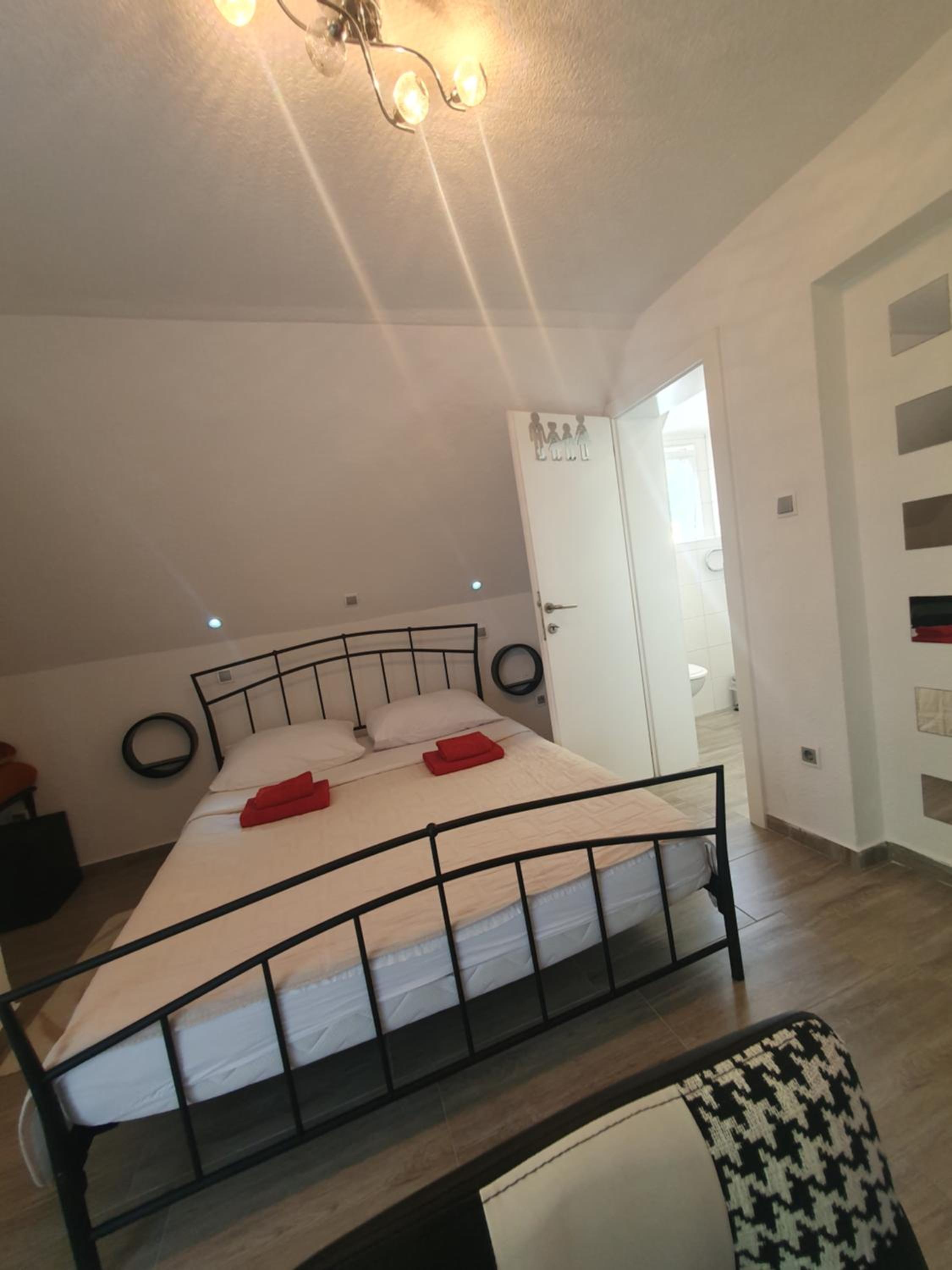 Double Room with Balcony - Photo 5