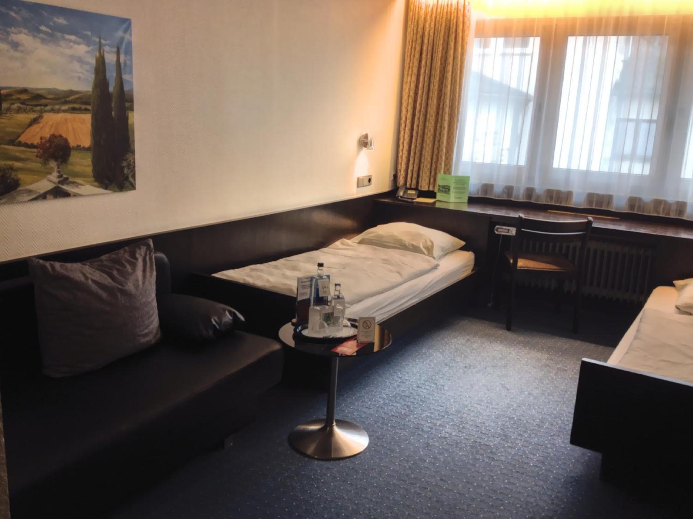 Twin Room - Photo 21