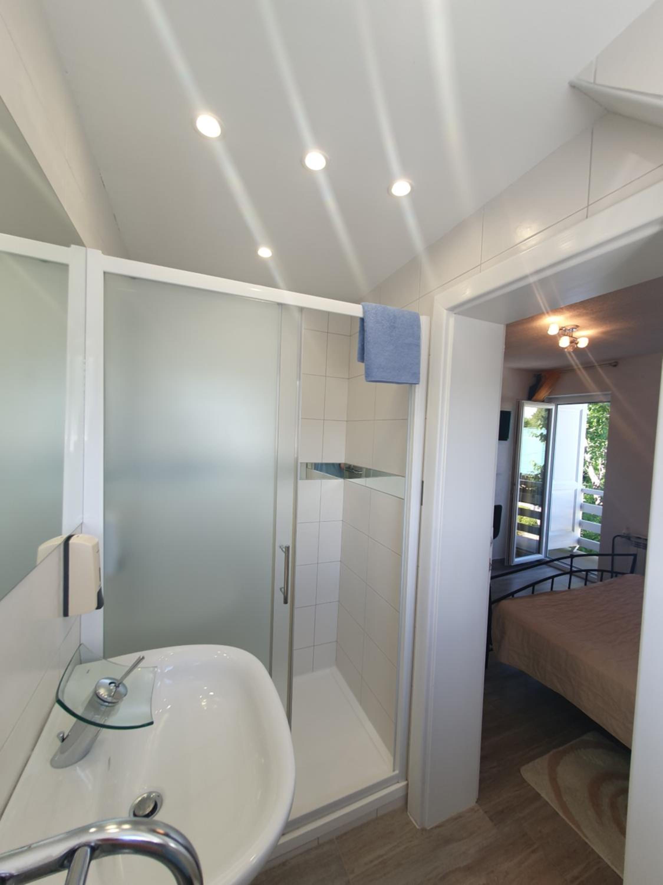 Double Room with Balcony - Photo 2
